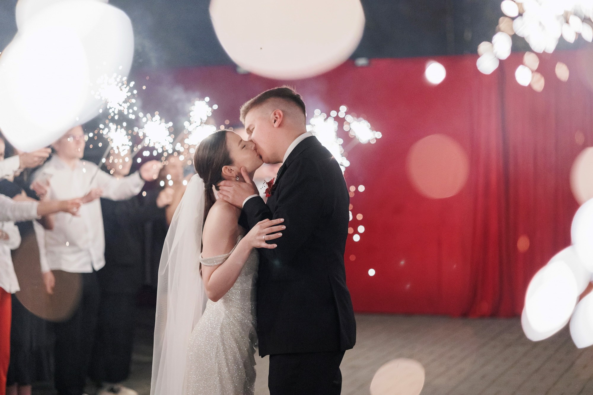 Свадебная фотосессия в красных тонах. Свадебный фотограф в Нижнем Новгороде и Москве Сергей Воробьев