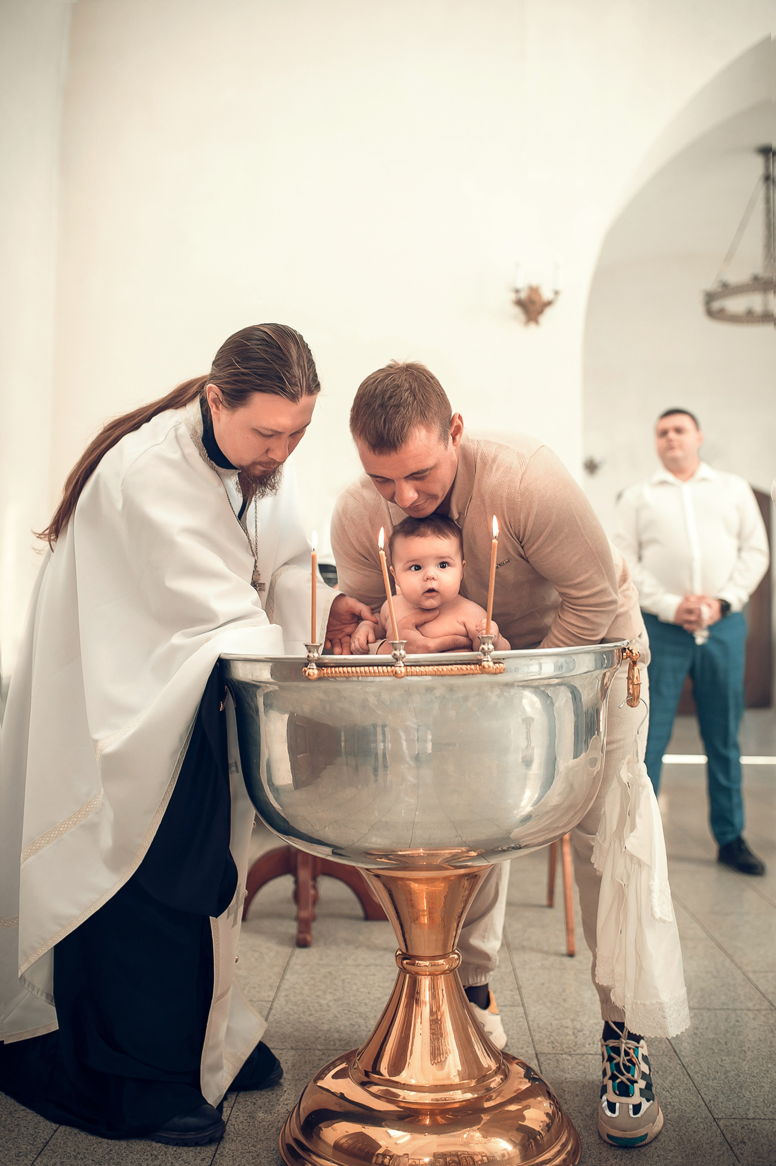 Фотографии момента погружения в купель (Таинство крещения). Moscow_CPC