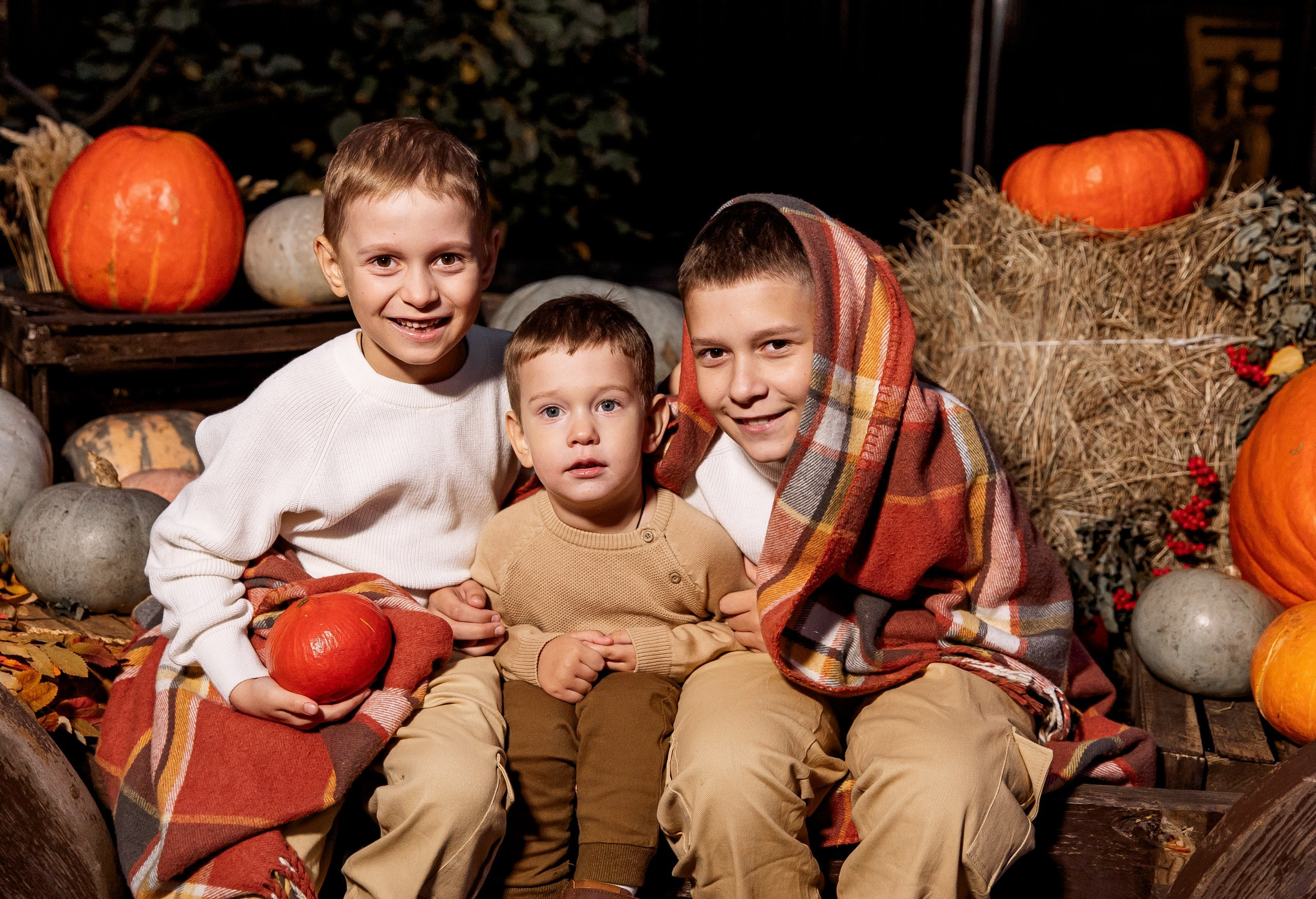 Эдуард и Дарья с сыновьями. Свадебный и семейный фотограф в Челябинске Юлия Ишимова