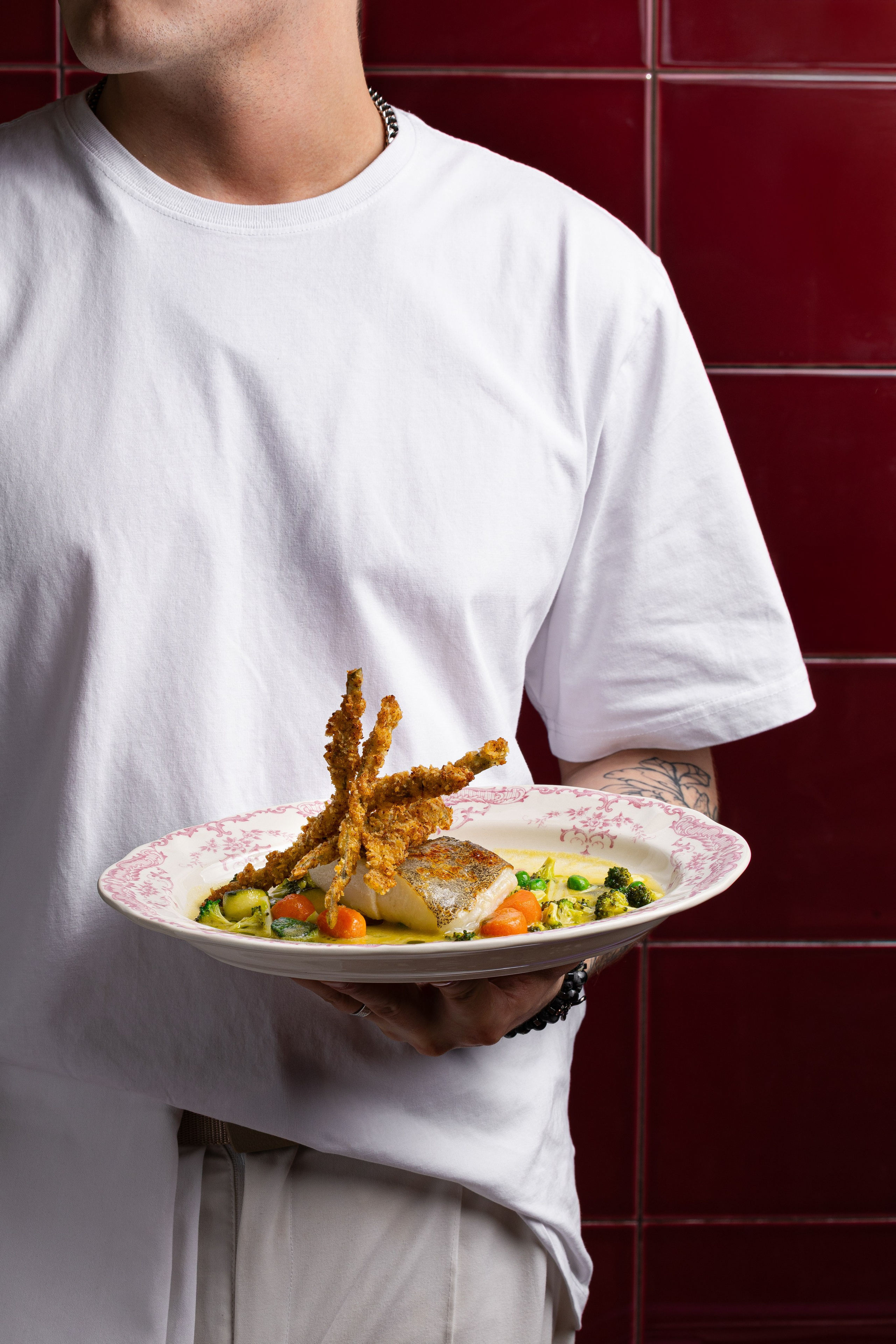 Фуд-фотограф Красногорск, фотосъёмка меню, съемка на доставку, контент для соцсетей, рекламная съемка суши и роллов и гунканов, фудфотограф Москва, фудстайлинг и сет дизайн, Митино, Нахабино, Истра, Химки, Одинцово, креатив с людьми, с персоналом