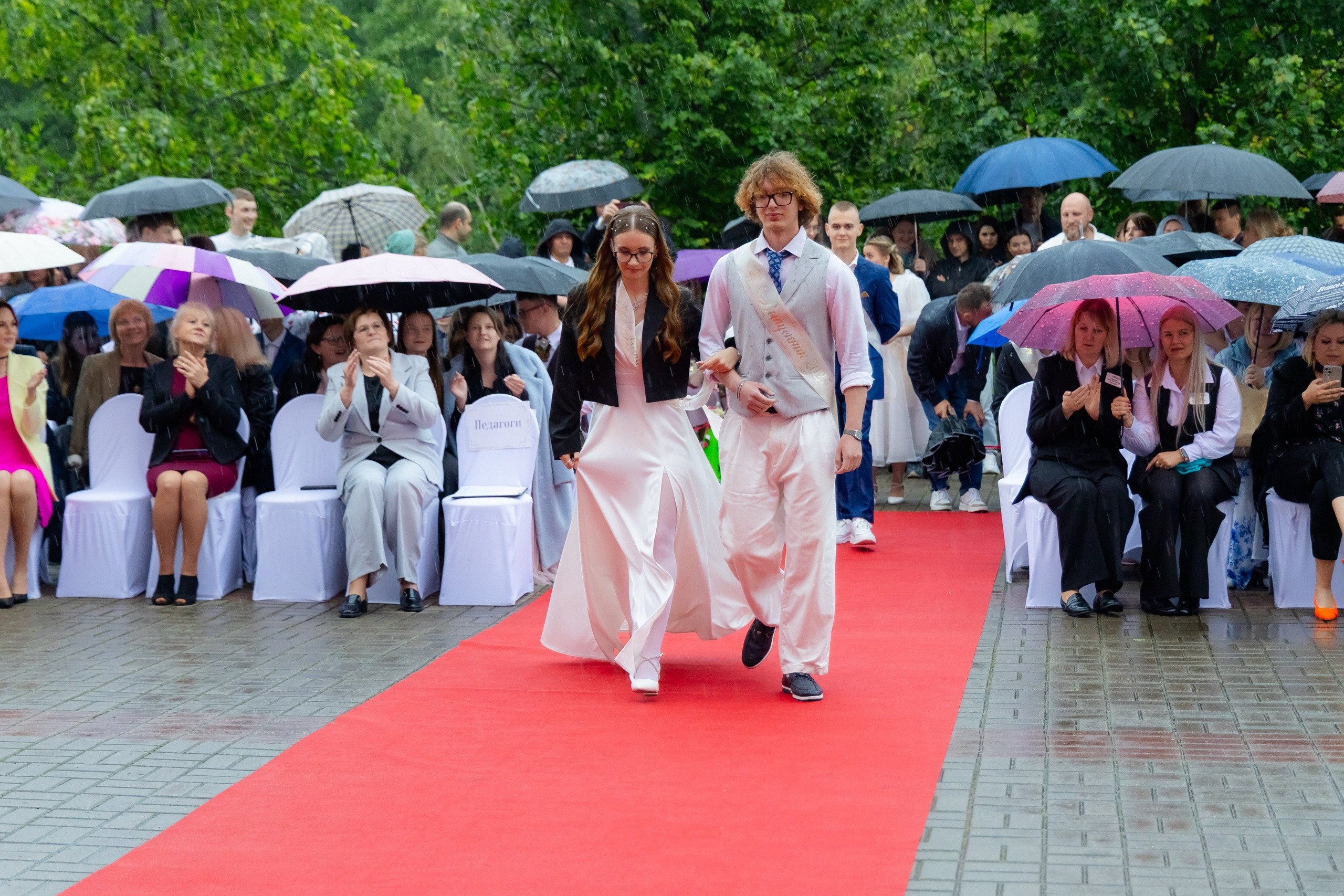 Школьный выпускной 2025 год в Минске, Беларуси. Свадебный фотограф в Минске/Беларуси Сергей Спиридонов