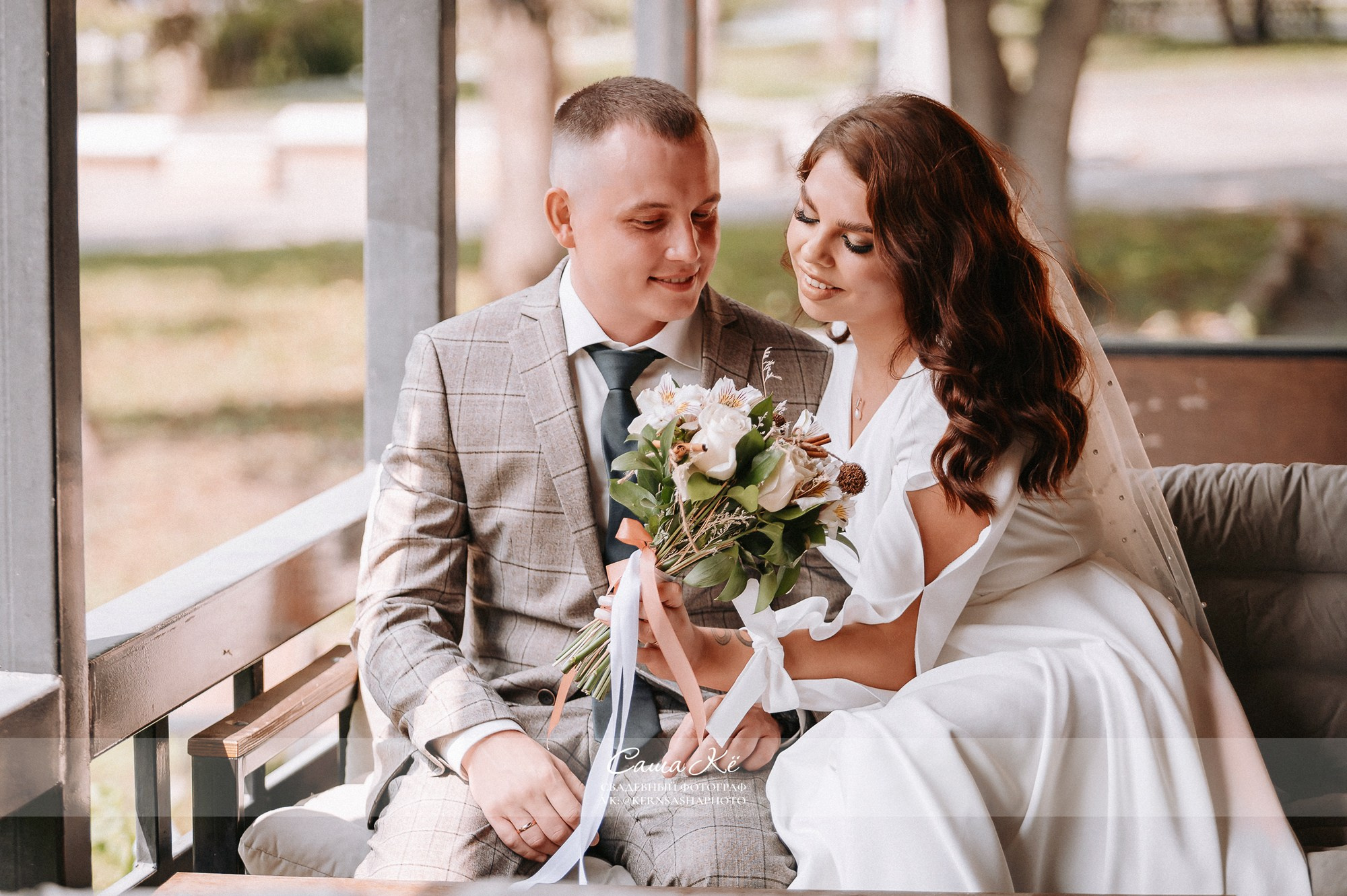 Свадебная фотосессия В&Д на Набережной Новосибирска. Свадебный, семейный и event фотограф в Новосибирске и Новосибирской области Саша Кё