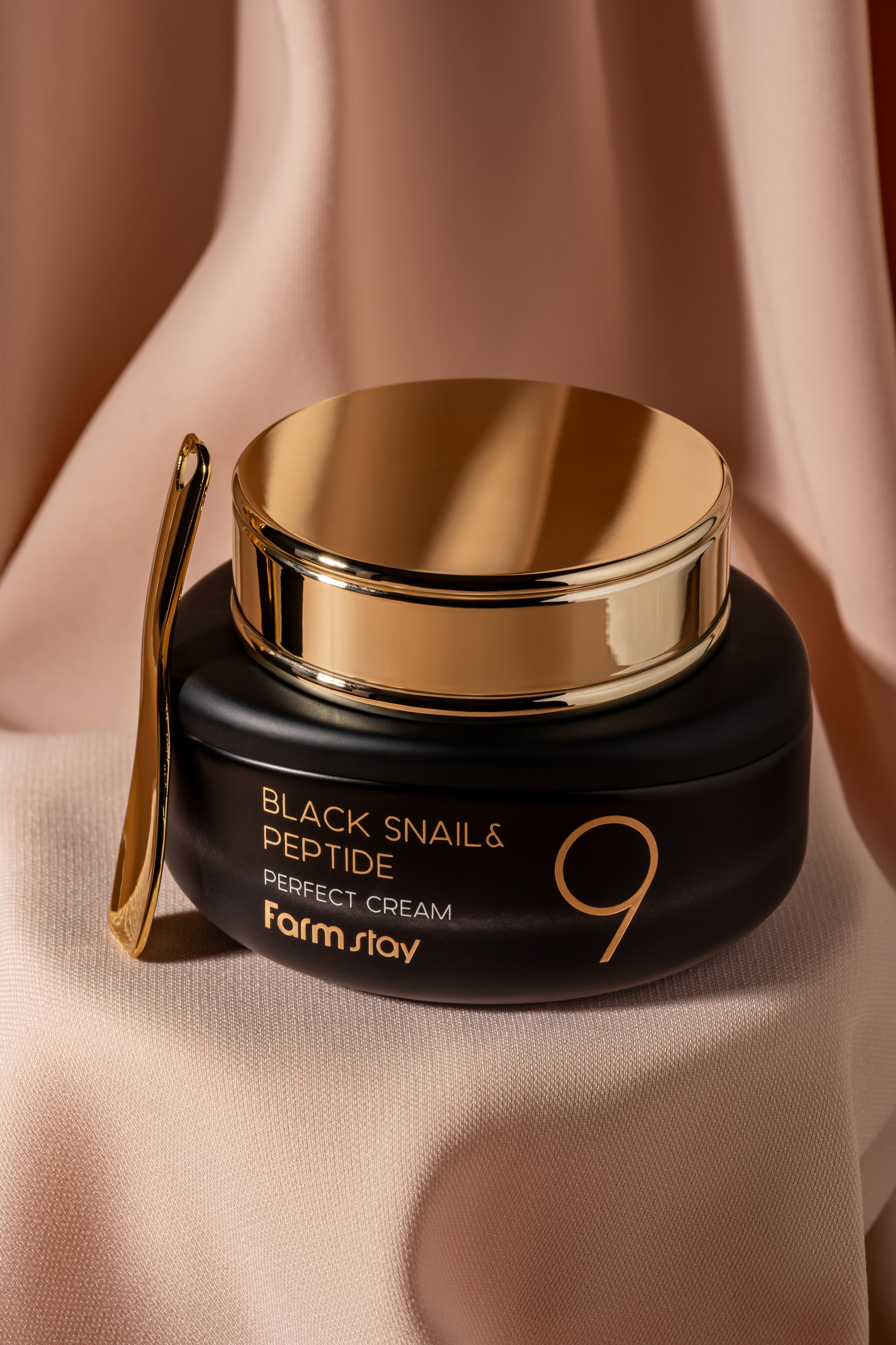 Крем для лица. Предметная фотосъемка в г. Москва PREDMETKASTUDIO