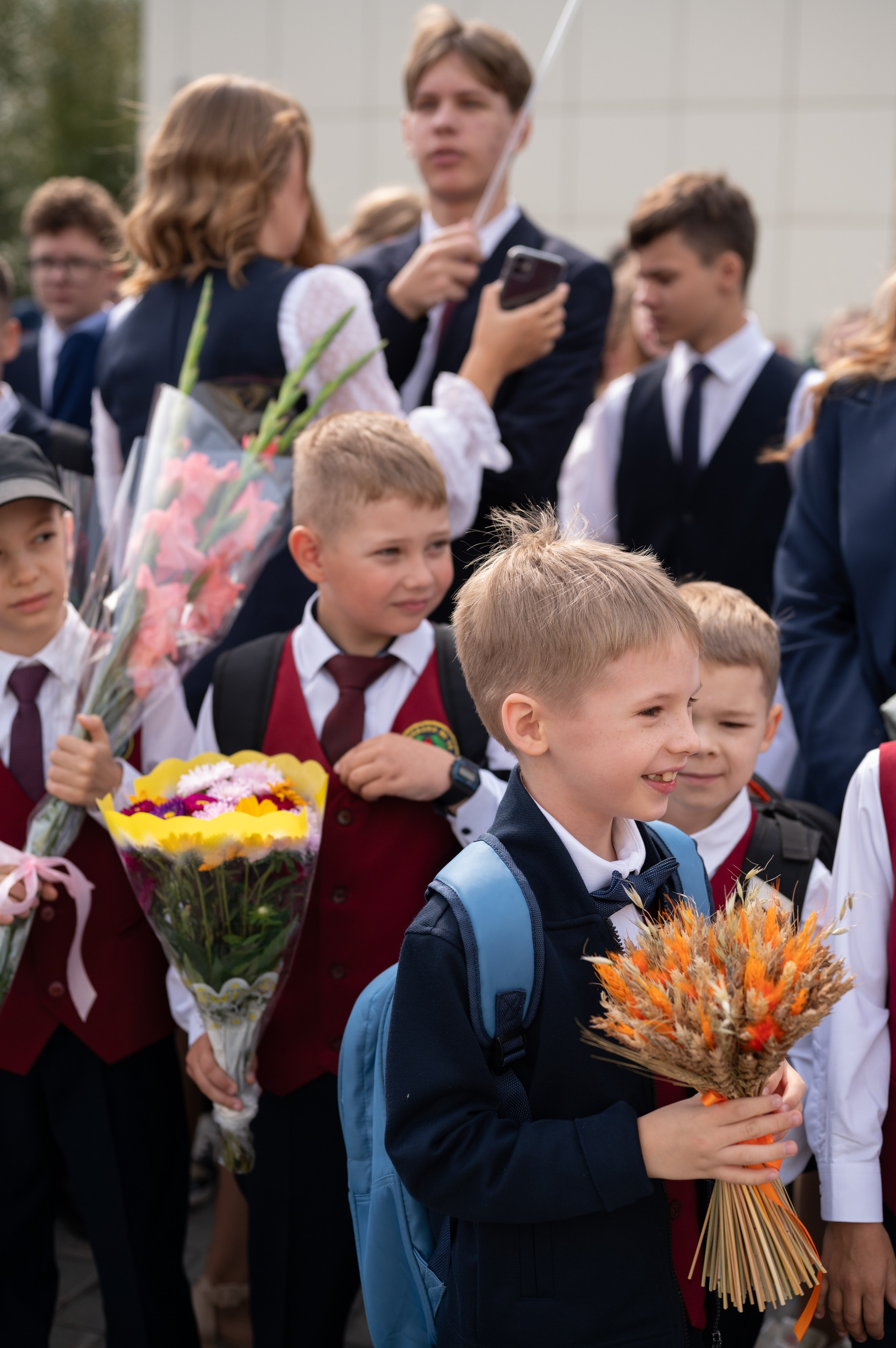 1 сентября 16 гимназия 2 класс (линейка + в классе+ на улице). Фотограф новорожденных, семейный детский в Тюмени Татьяна Морозова