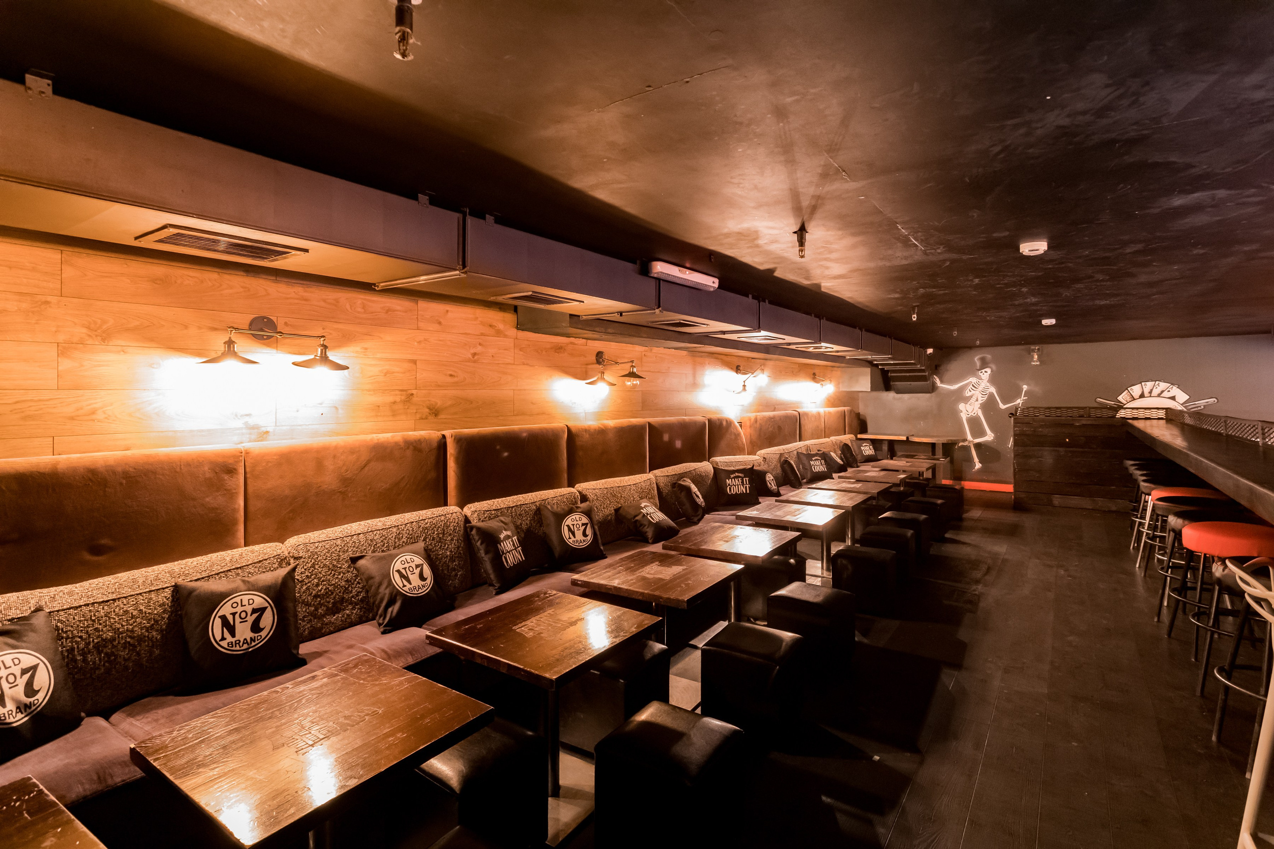 Фотосъемка для бара Гадкий Койот на улице Большая Дмитровка. Интерьеры, Контент, Портреты | Фотограф в Москве Дани Терно