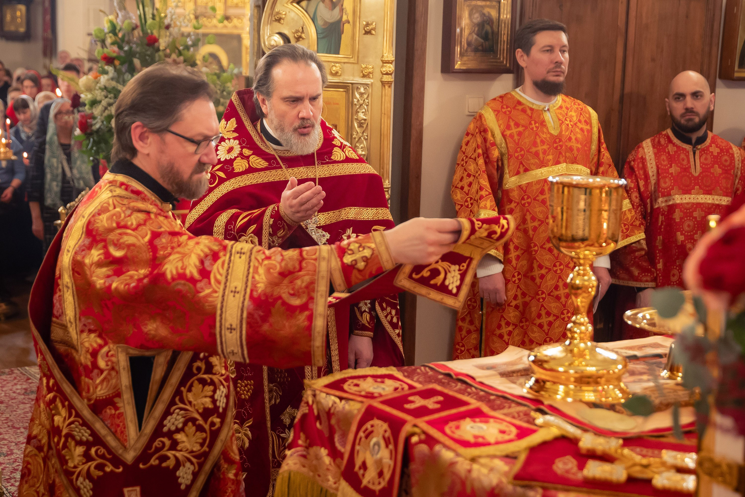 Богородский храм. Пасха. Полунощница, Божественная литургия. Антон и Татьяна Денисенко — В храме
