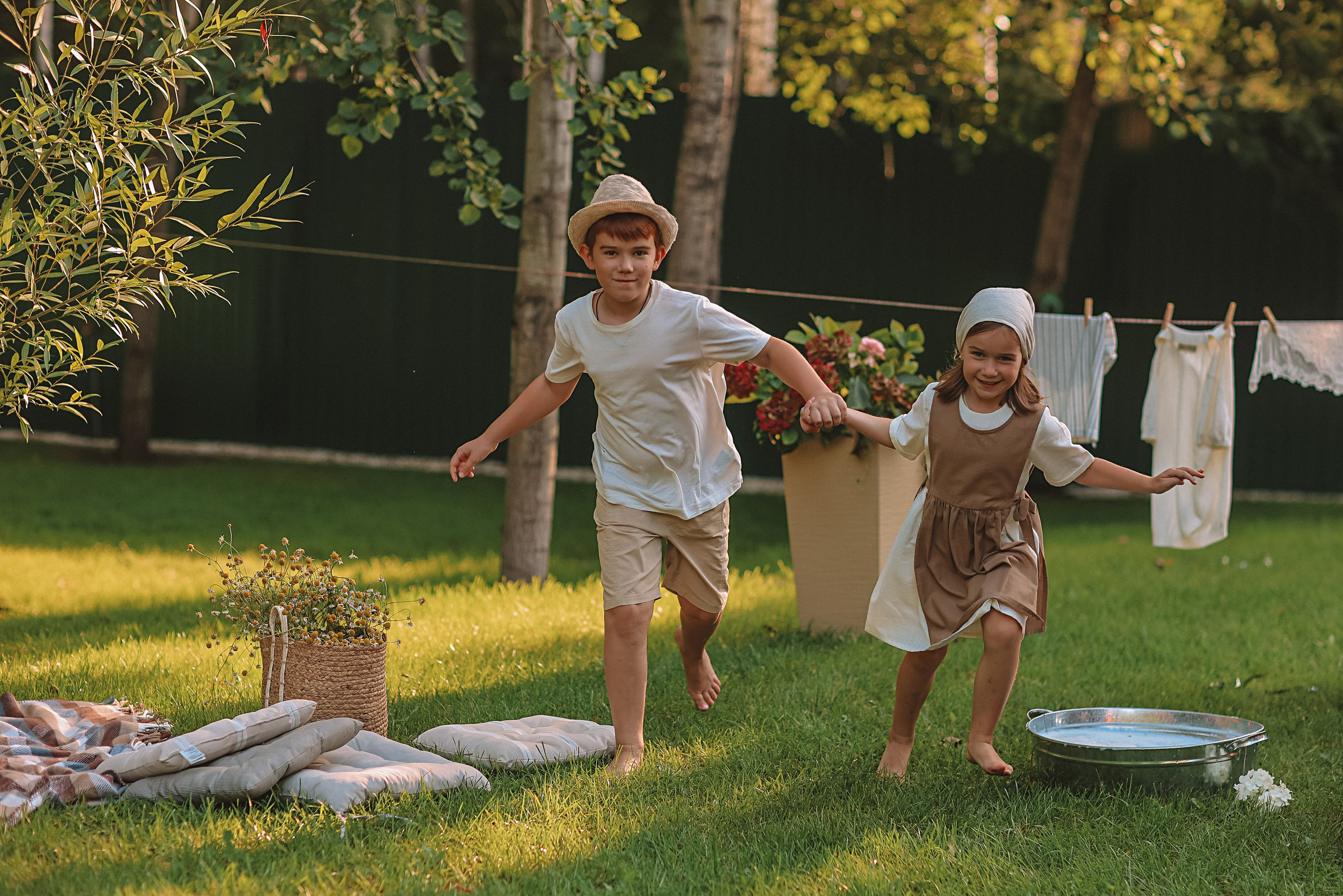 Стирка у дома. Семейный фотограф Тюмень, фотограф на роды Салмина Мария