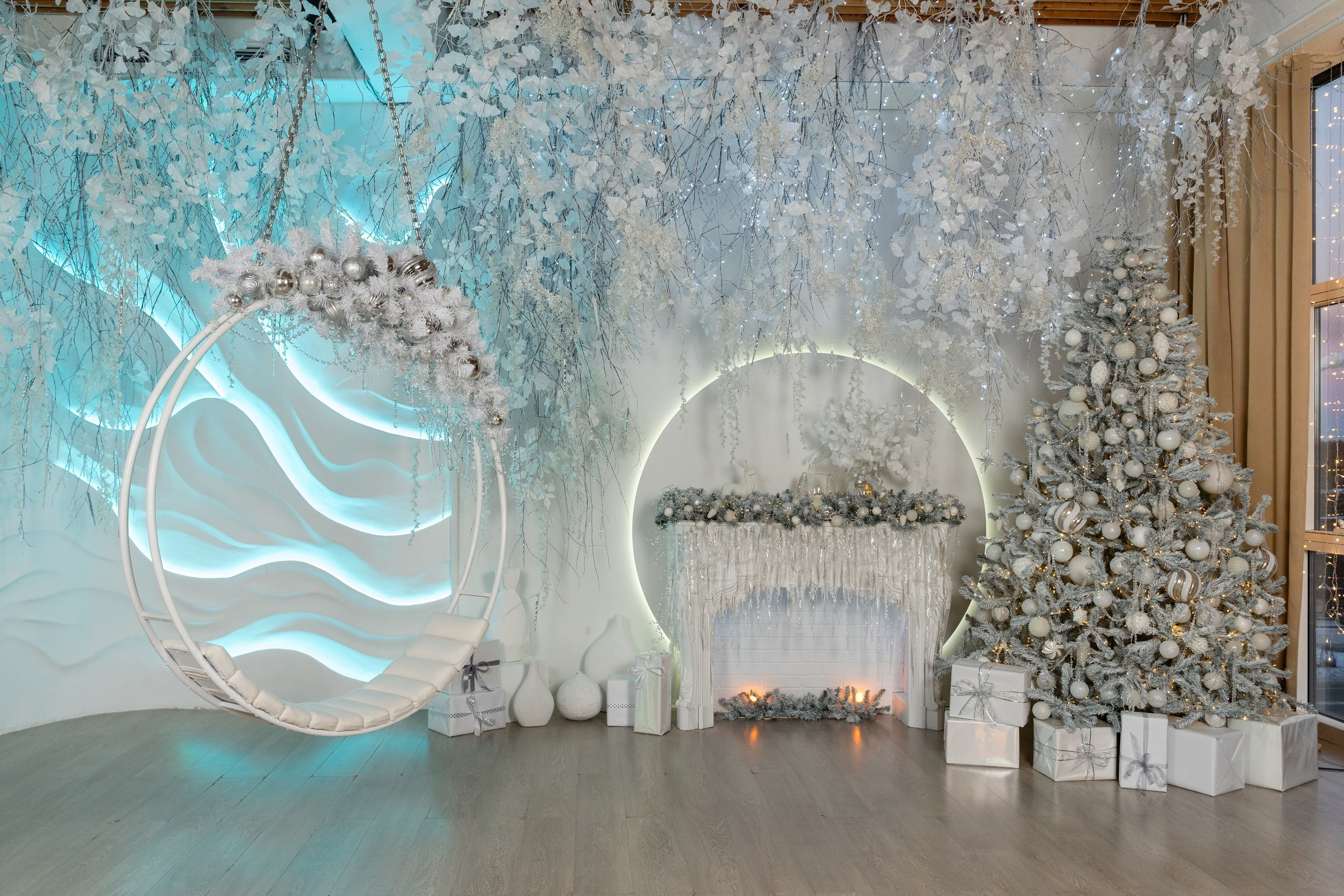 Зал Лофт в фотостудии Арт Рояль для новогодних фотосессий в Сургуте