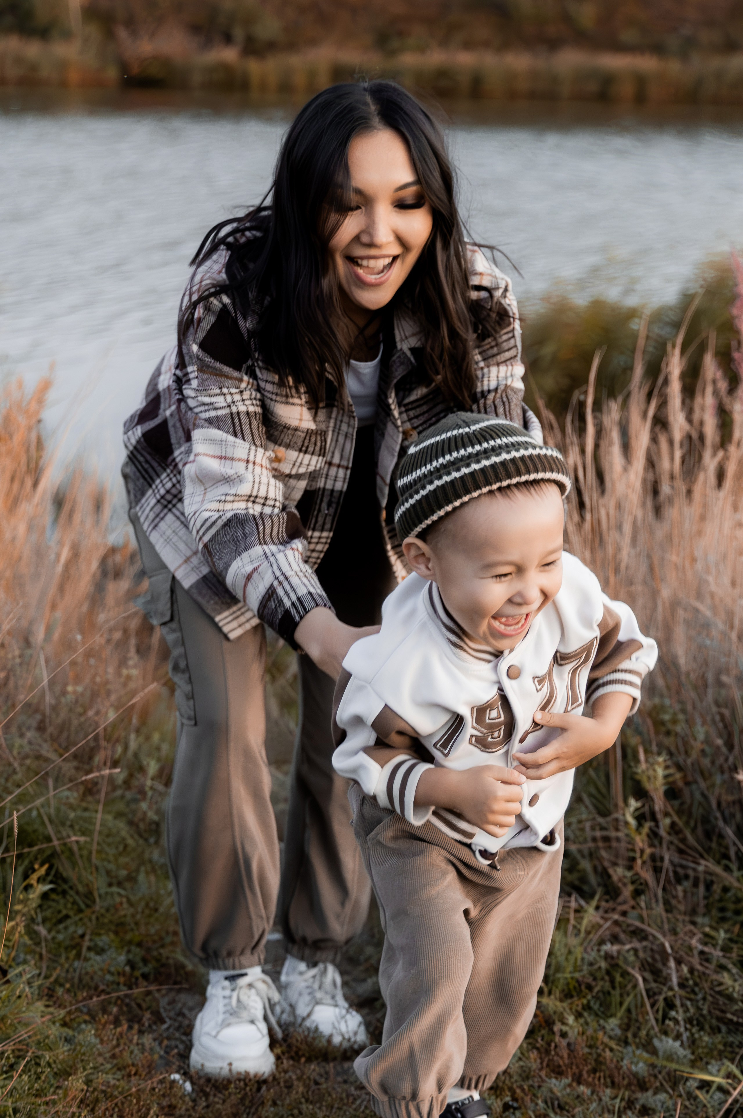 Анара и сынок на природе