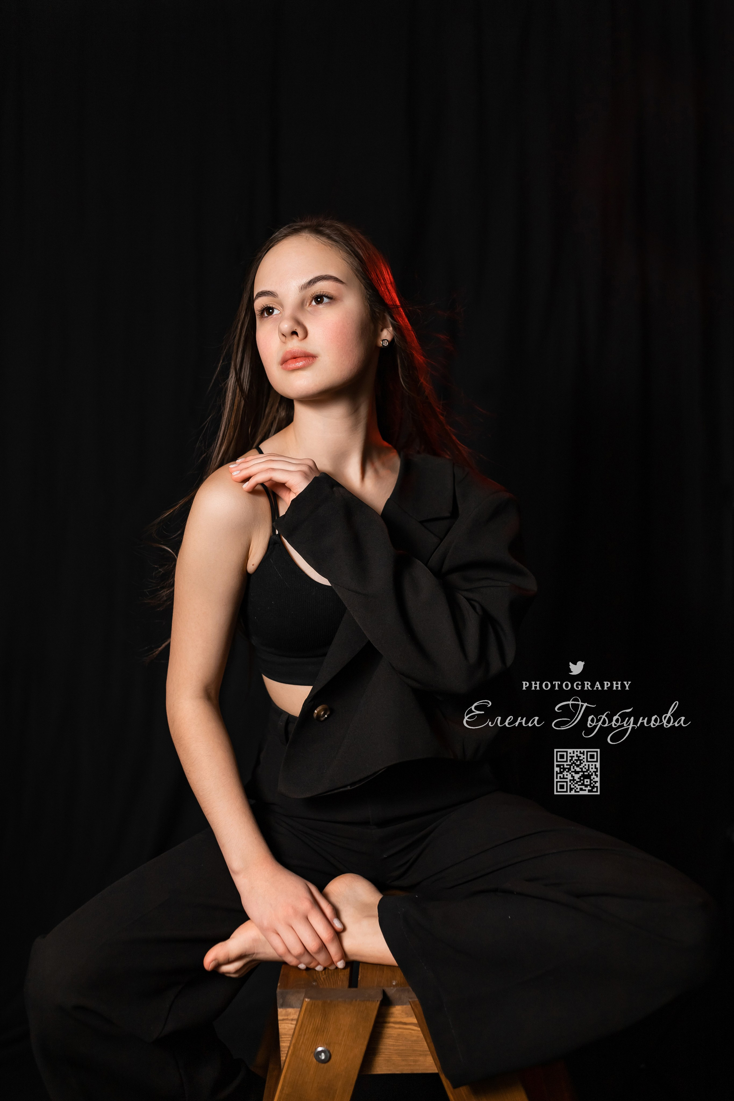 Моя студия. Полина и стул. Январь 2024. Фотограф Пермь. Свадьбы. Семья и дети, школа, д. сад. Фотокниги