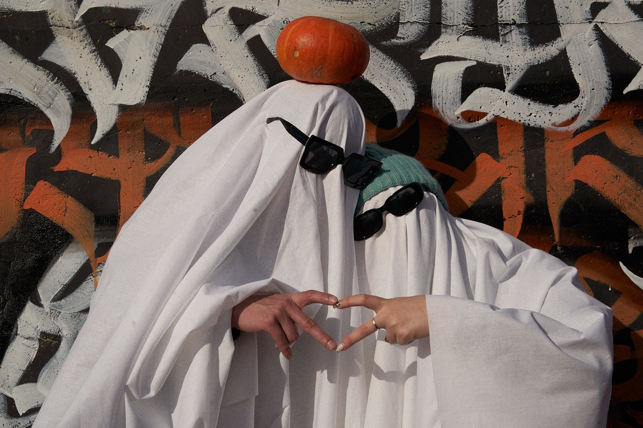 Семейная фотосессия Кати и Жени в центре города. Студийный фотограф в Петропавловске-Камчатском