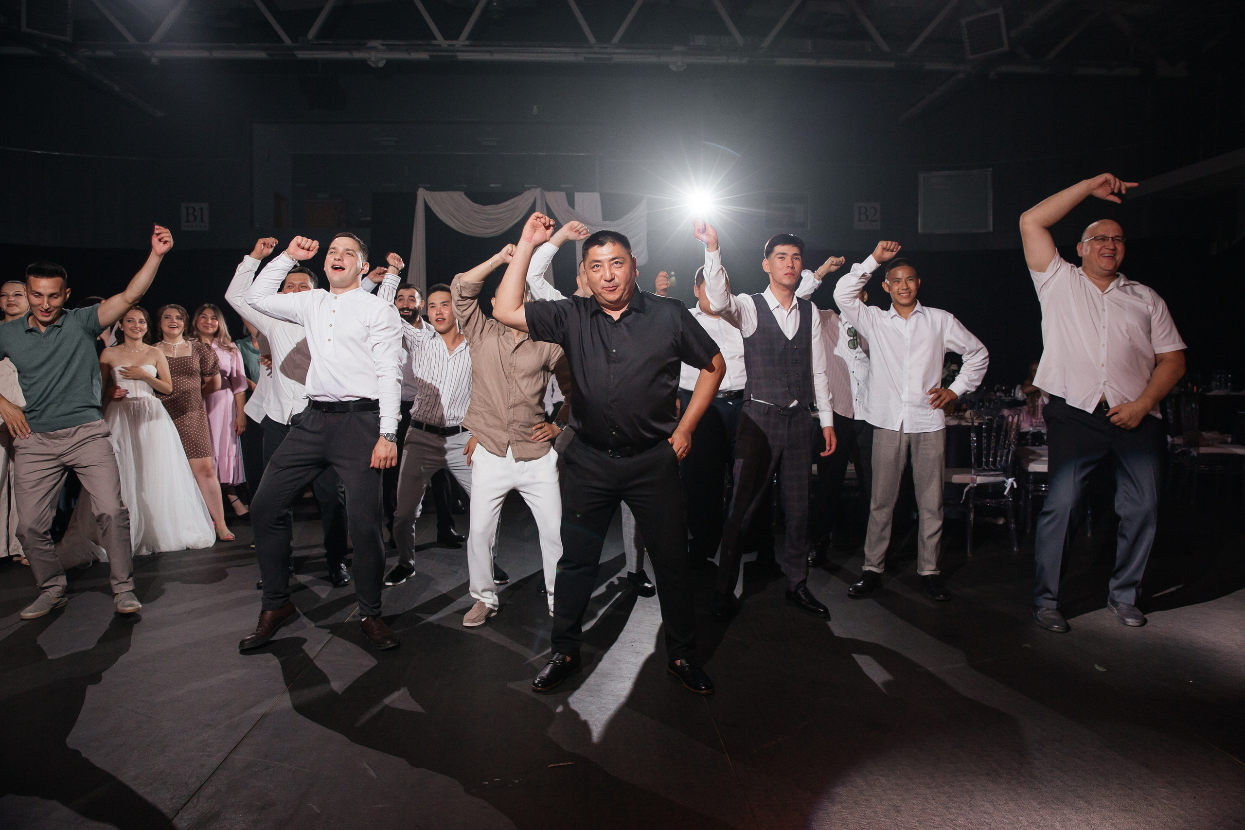 Уютная свадьба — Аскар и Катя на Марсовом поле. Свадебный фотограф в Оренбурге Илья Володьков