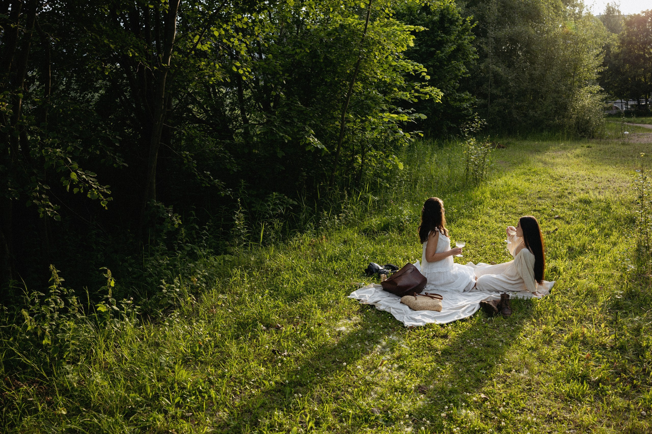Окунуться в детство 🤍 Прогулка с сестрой. Вера Пьянцева фотограф в Санкт-Петербурге | индивидуальная, семейная и парная (love-story) съёмка