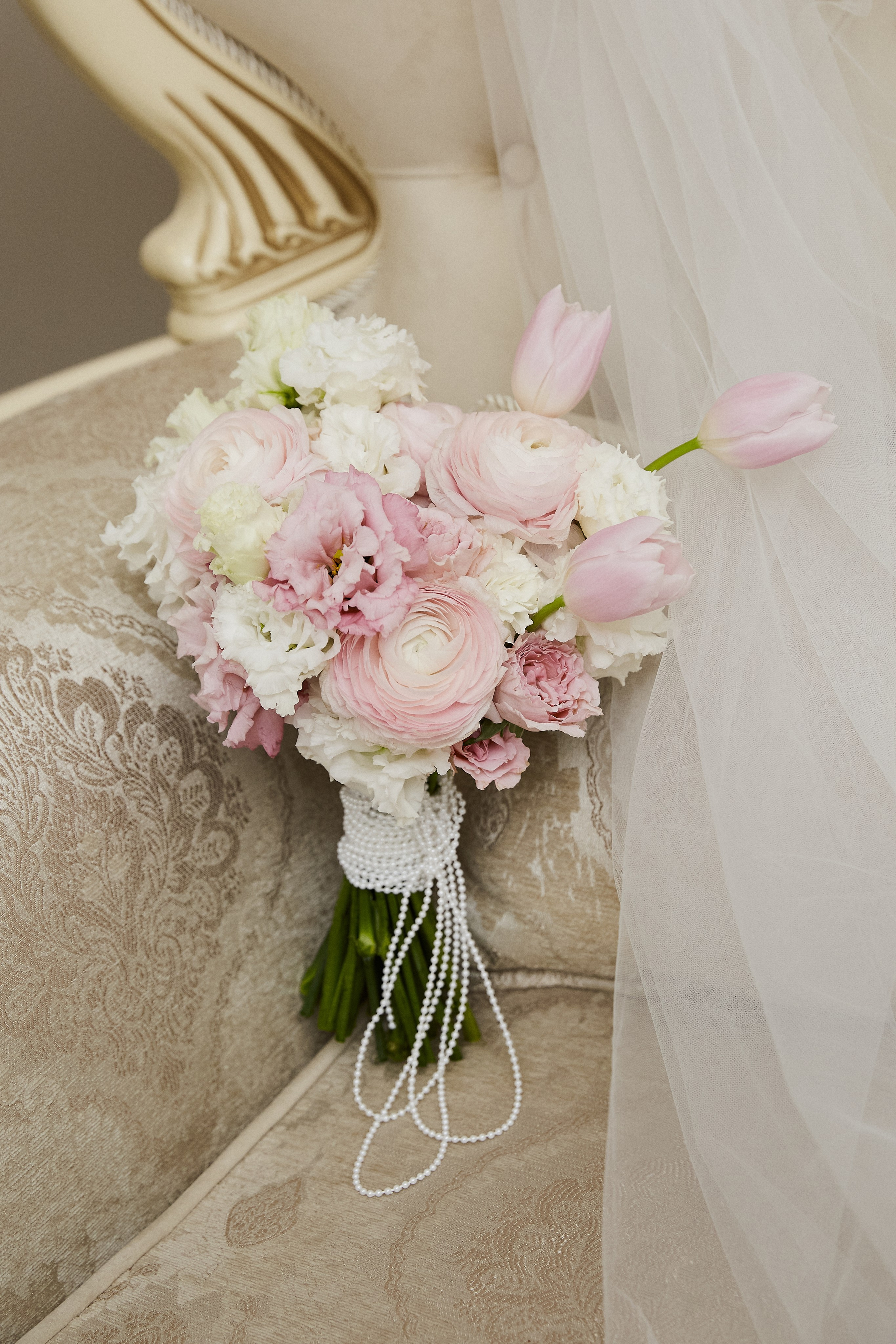 Утро невесты в отеле. Фотограф в Твери Helga J. Fox