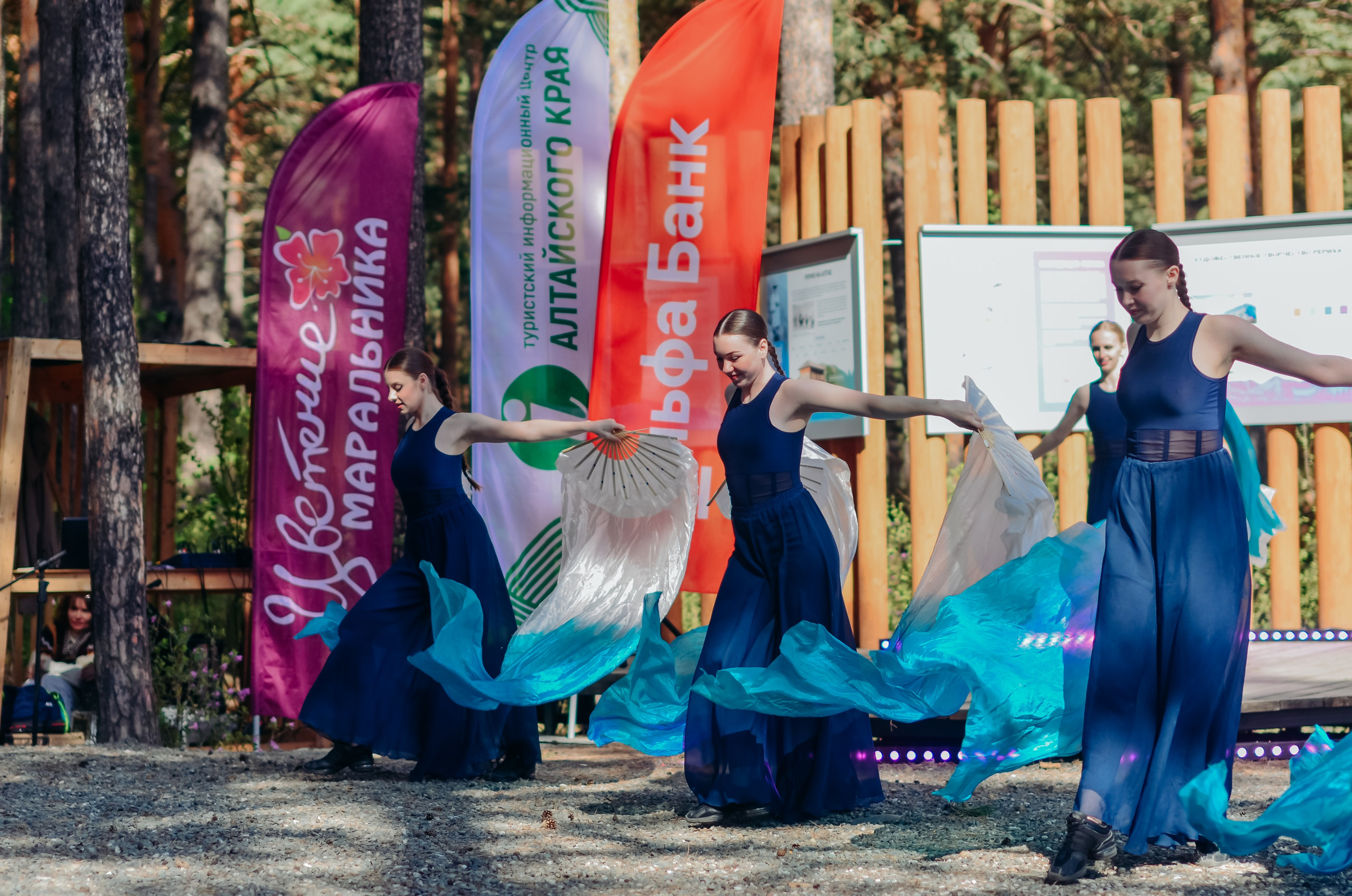 Фестиваль «Цветение Маральника на Алтае 2025». Фоторепортаж. Денисова Аля — фотограф для парных съемок и индивидуальных историй в Барнауле