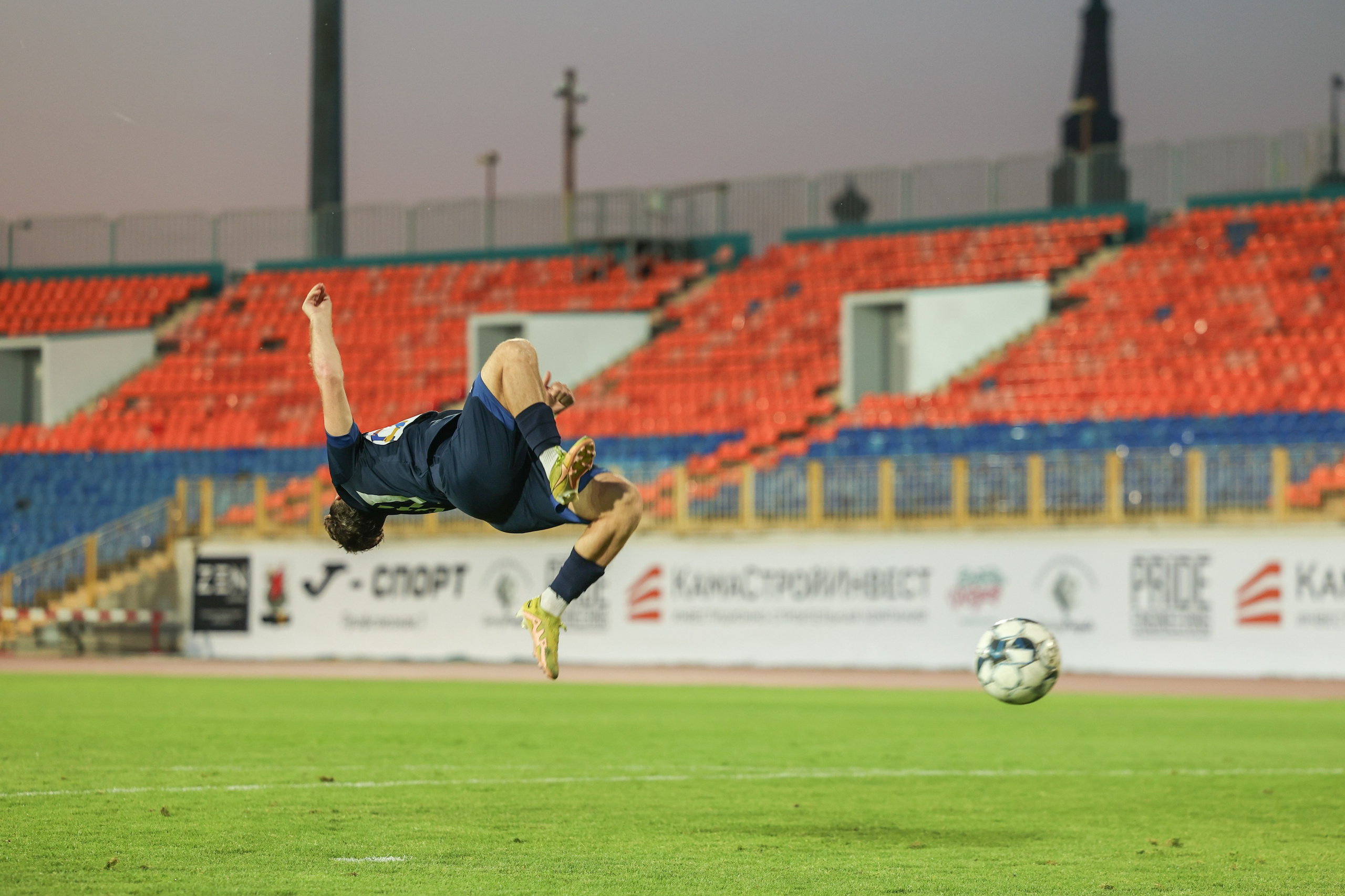 Благотворительный футбольный матч Друзья Бурмистрова vs ФК Fight Nights. Спортивный репортажный фотограф Казань Нафис Сиразетдинов
