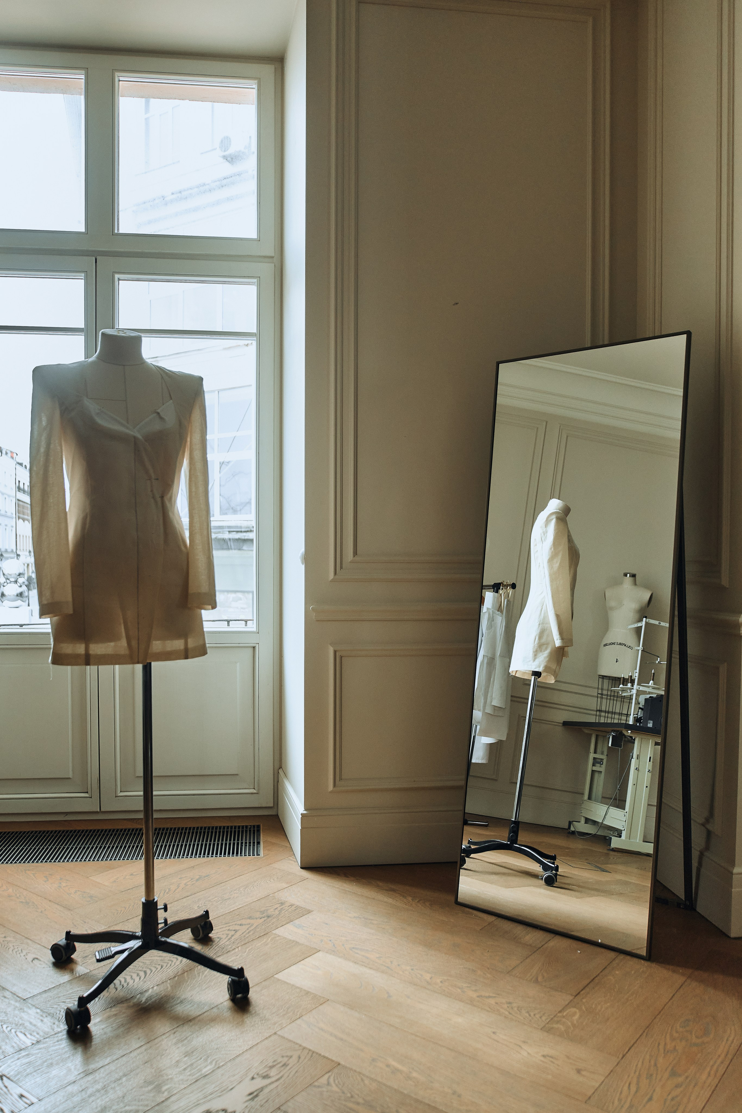 Интерьер московского офиса Vikisews: минимализм, стильный дизайн и креативное пространство для команды