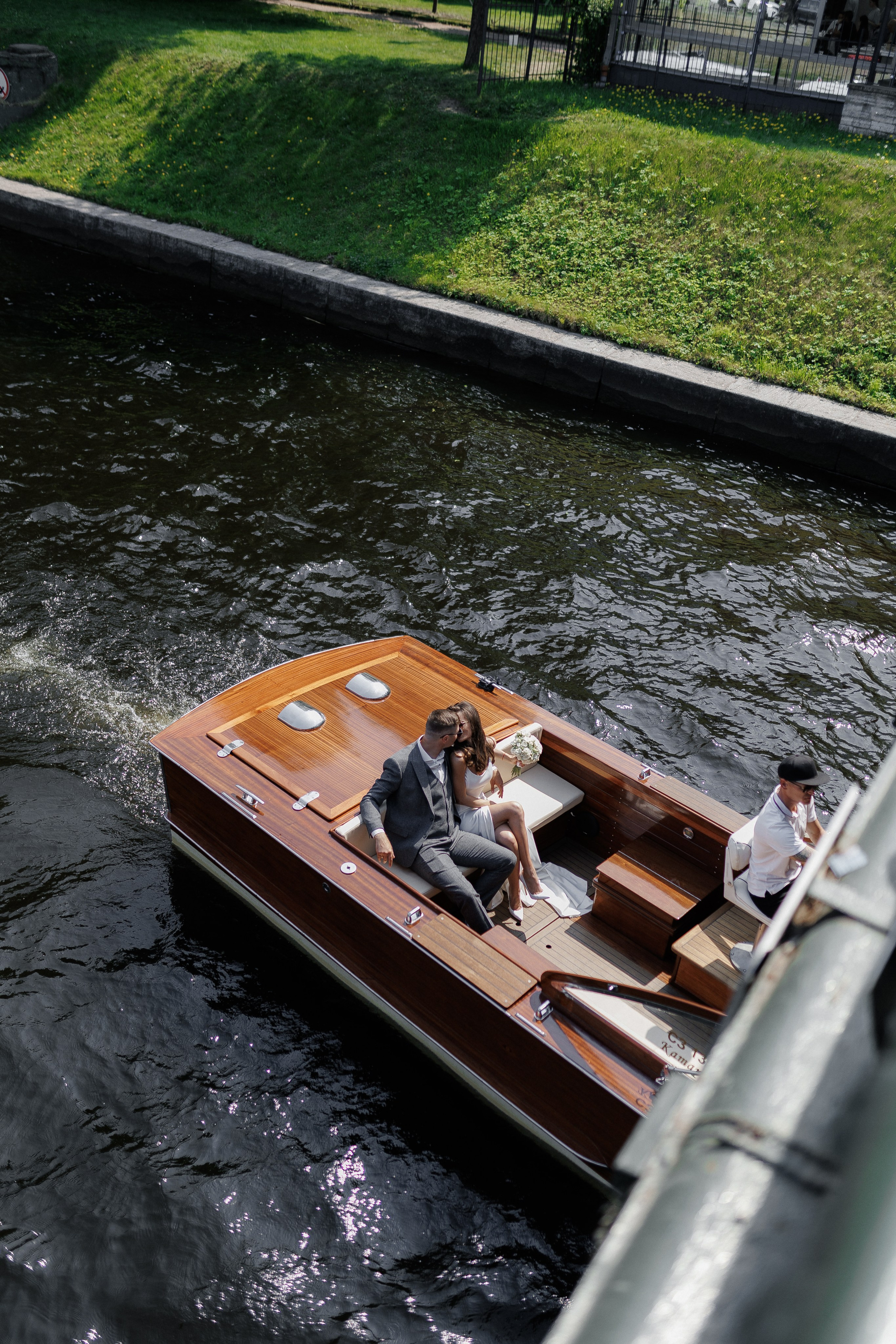 ···. Свадебный фотограф в Санкт-Петербурге Александра Чукавина