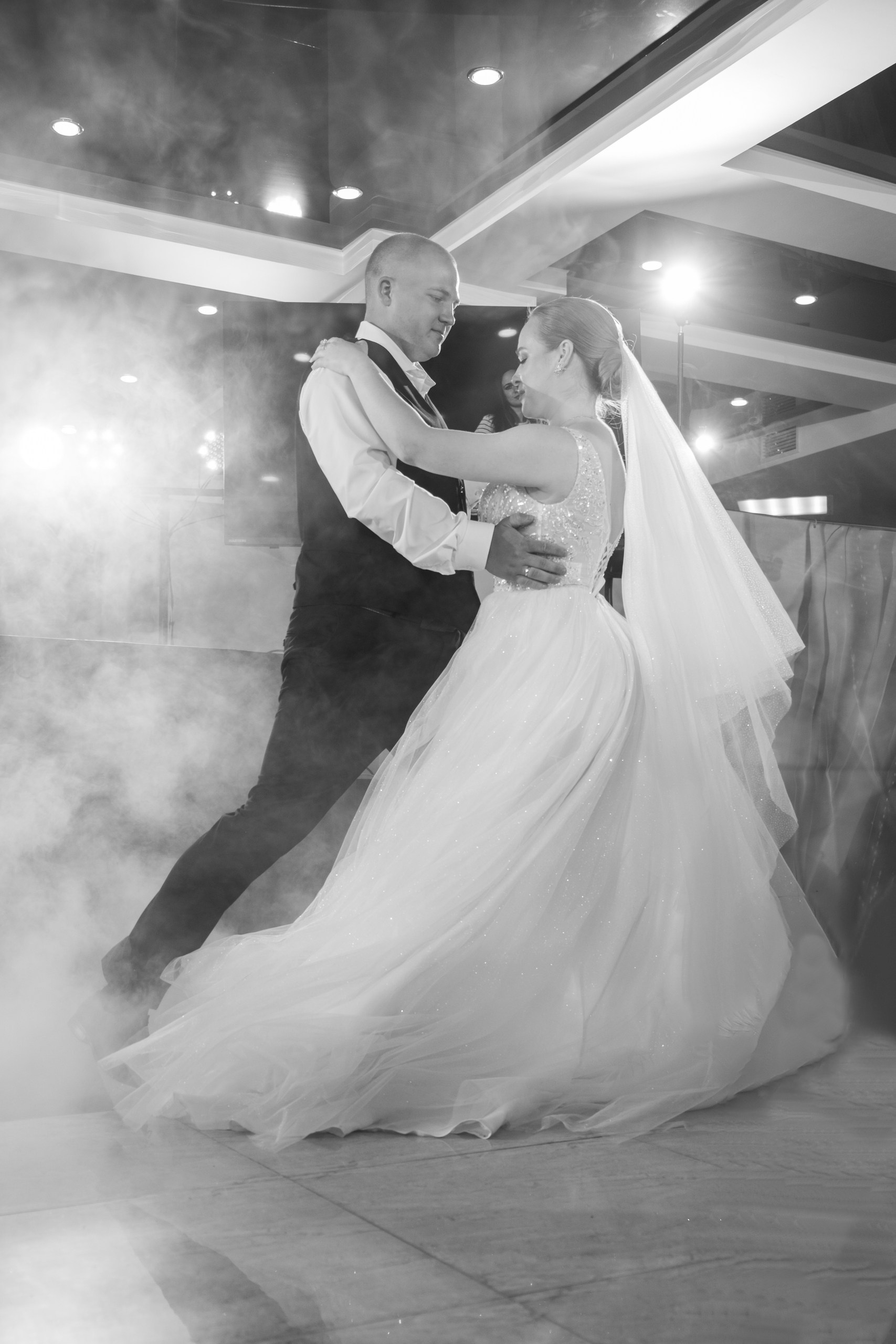 Генерация ИИ (ДО\ПОСЛЕ) фото. Профессиональная фотосъемка в Крыму. Натуральные эмоции и живые кадры. Забронируйте дату прямо сейчас!