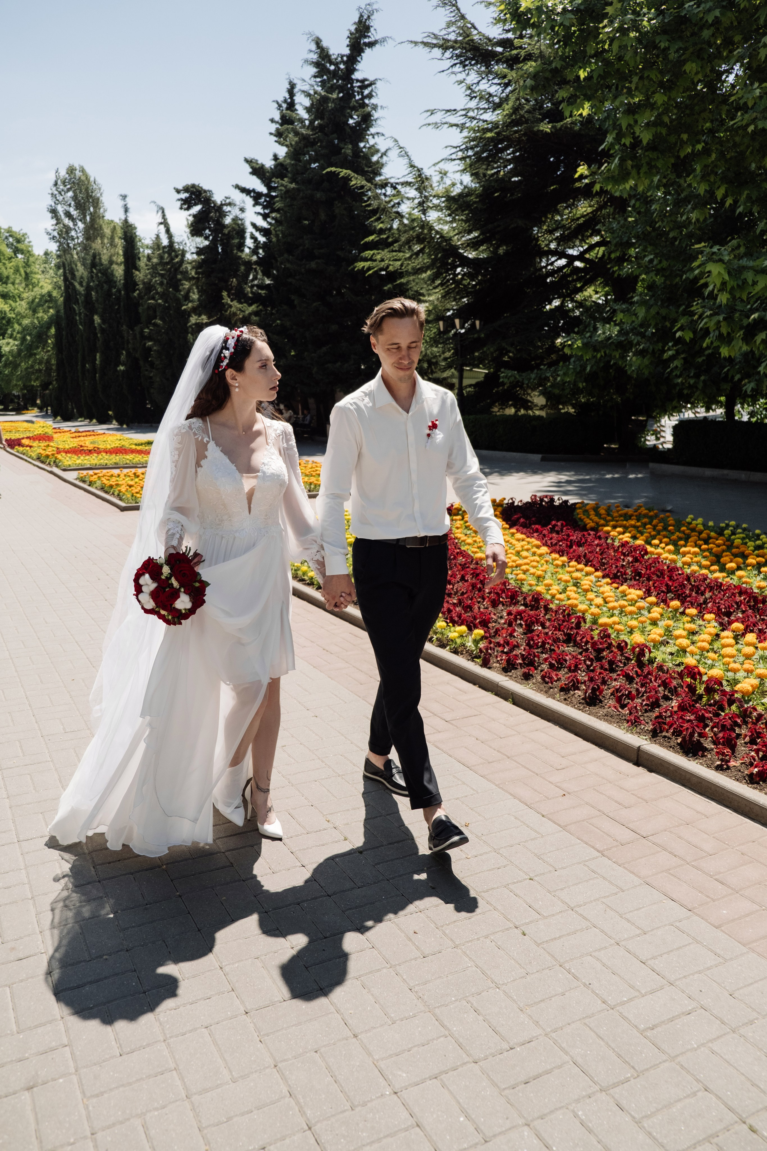 О+Д (ЗАГС, прогулка Центр и Парк Победы, банкет). Профессиональная фотосъемка в Крыму. Натуральные эмоции и живые кадры. Забронируйте дату прямо сейчас!