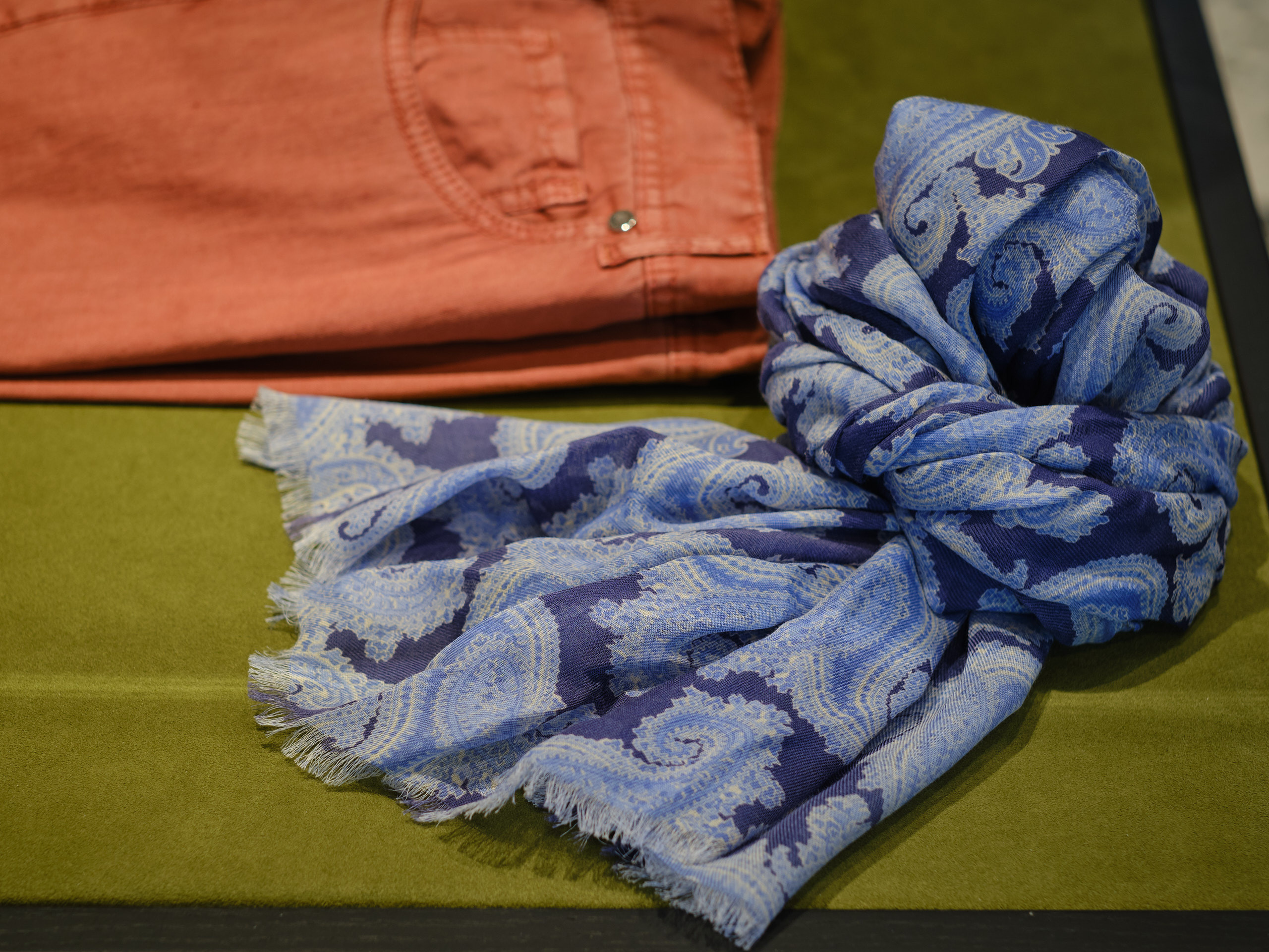 Фотографии луков и витрин Cesare Attolini Moscow весна 2019. Nikolay Samara — Portrait, Lifestyle, Event & Work and Sport Photography in Bratislava