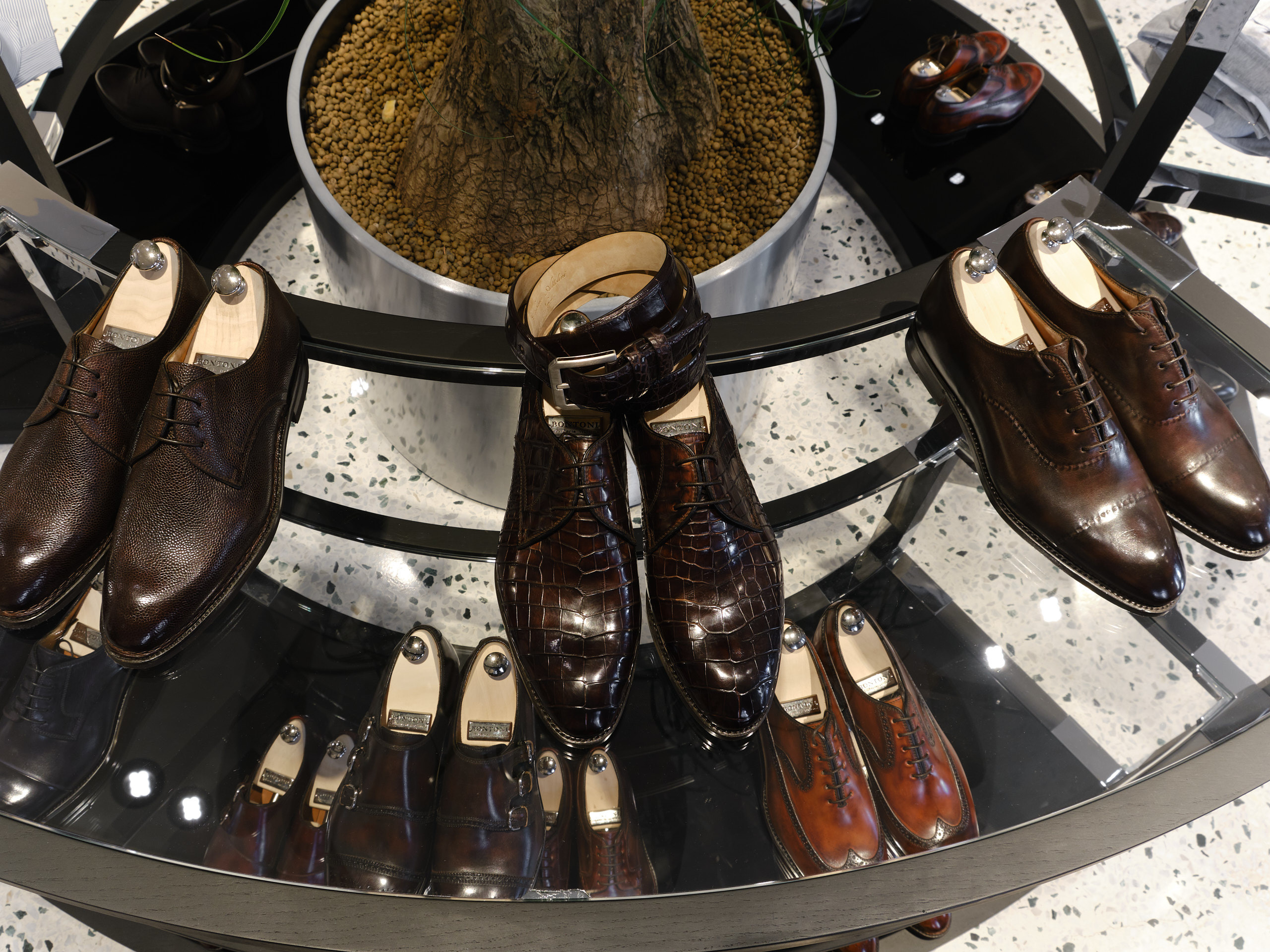 Фотографии луков и витрин Cesare Attolini Moscow весна 2019. Nikolay Samara — Portrait, Lifestyle, Event & Work and Sport Photography in Bratislava