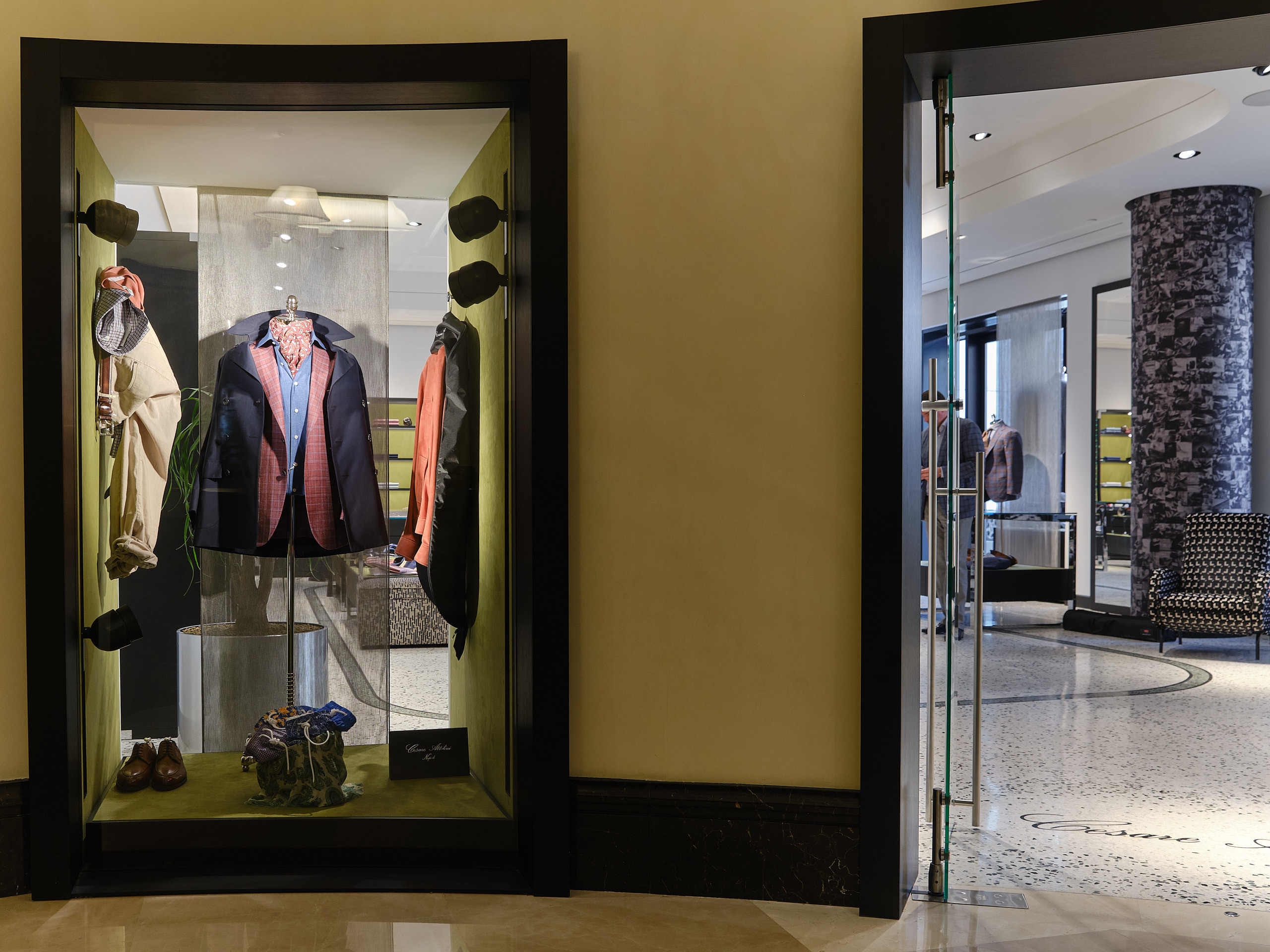 Фотографии луков и витрин Cesare Attolini Moscow весна 2019. Nikolay Samara — Portrait, Lifestyle, Event & Work and Sport Photography in Bratislava