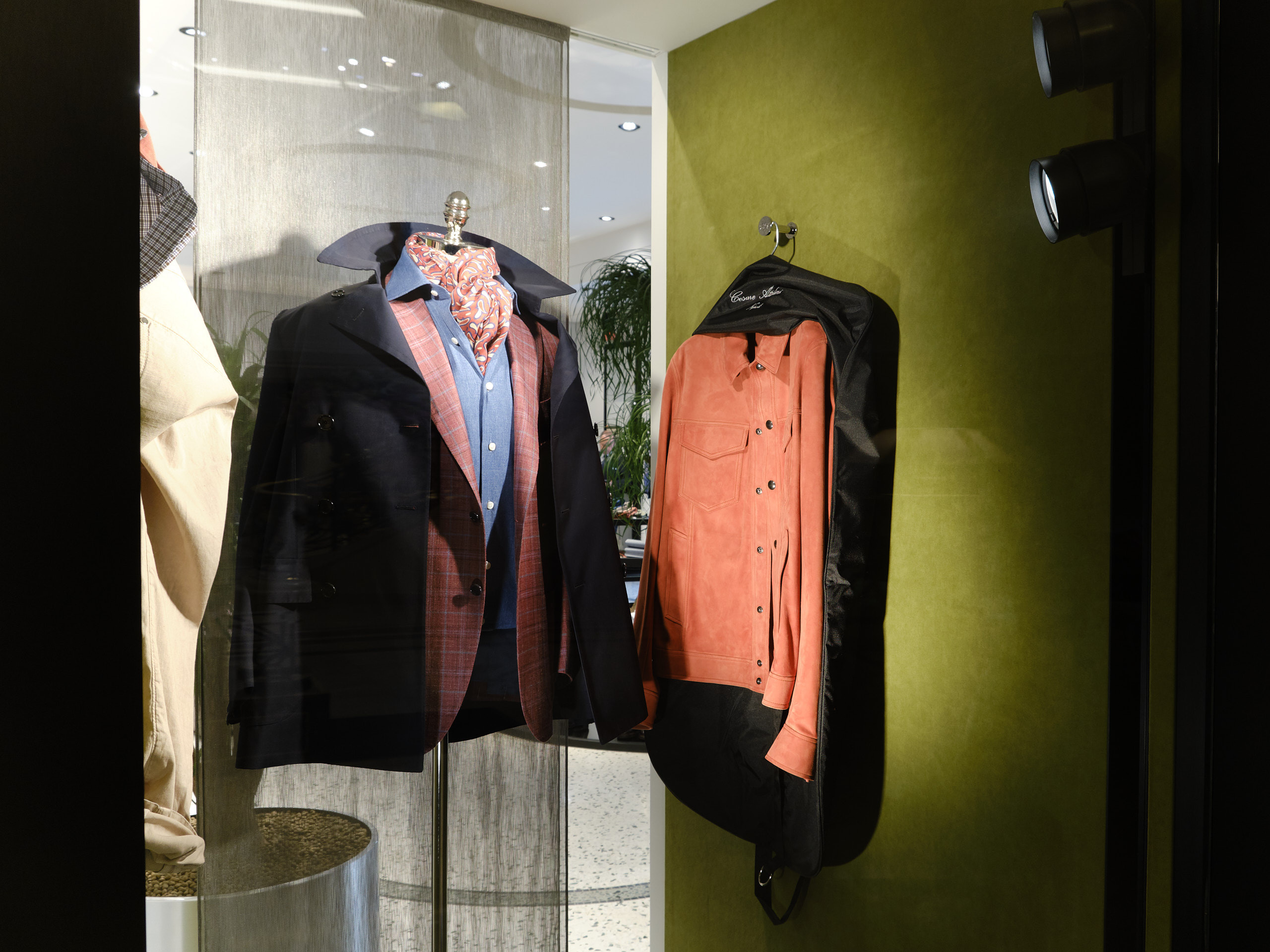 Фотографии луков и витрин Cesare Attolini Moscow весна 2019. Nikolay Samara — Portrait, Lifestyle, Event & Work and Sport Photography in Bratislava