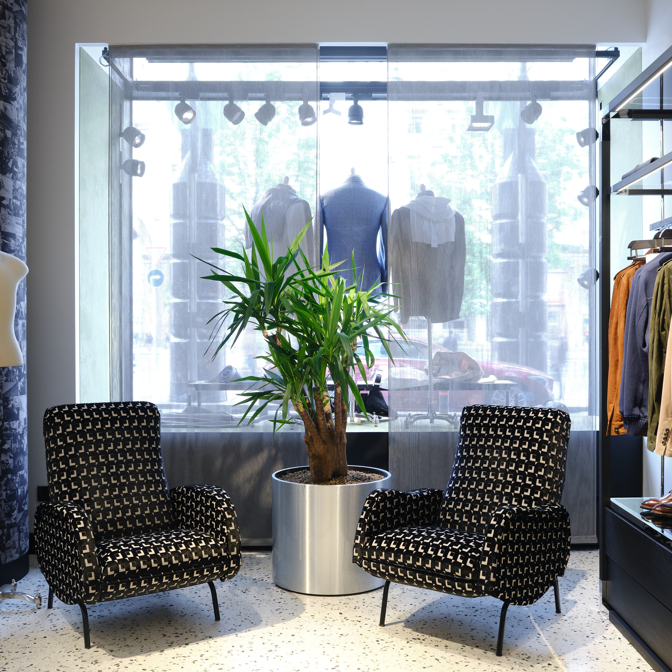 Фотографии луков и витрин Cesare Attolini Moscow весна 2019. Nikolay Samara — Portrait, Lifestyle, Event & Work and Sport Photography in Bratislava