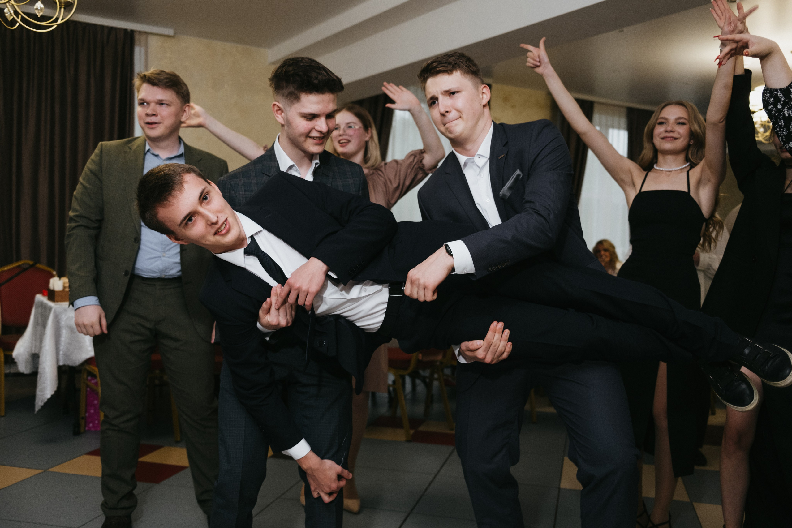 Выпускной 11 класс школы № 30. Свадебный и репортажной фотограф Денис Ожигин в Краснодаре и Краснодарском крае