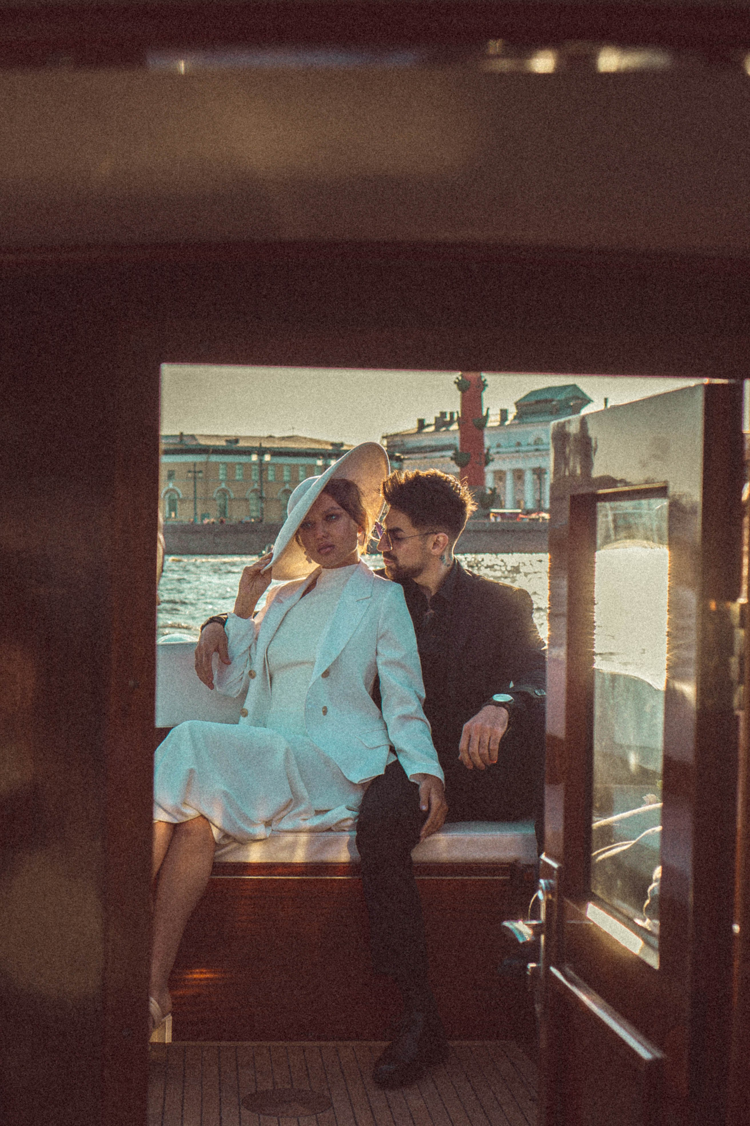 СВАДЕНБНАЯ СЬЕМКА НА КАТЕРЕ ПО КАНАЛАМ САНКТ-ПЕТЕРБУРГА И В АКВАТОРИИ НЕВЫ. Профессиональный фотограф, Санкт-Петербург — Виктория Богомолова