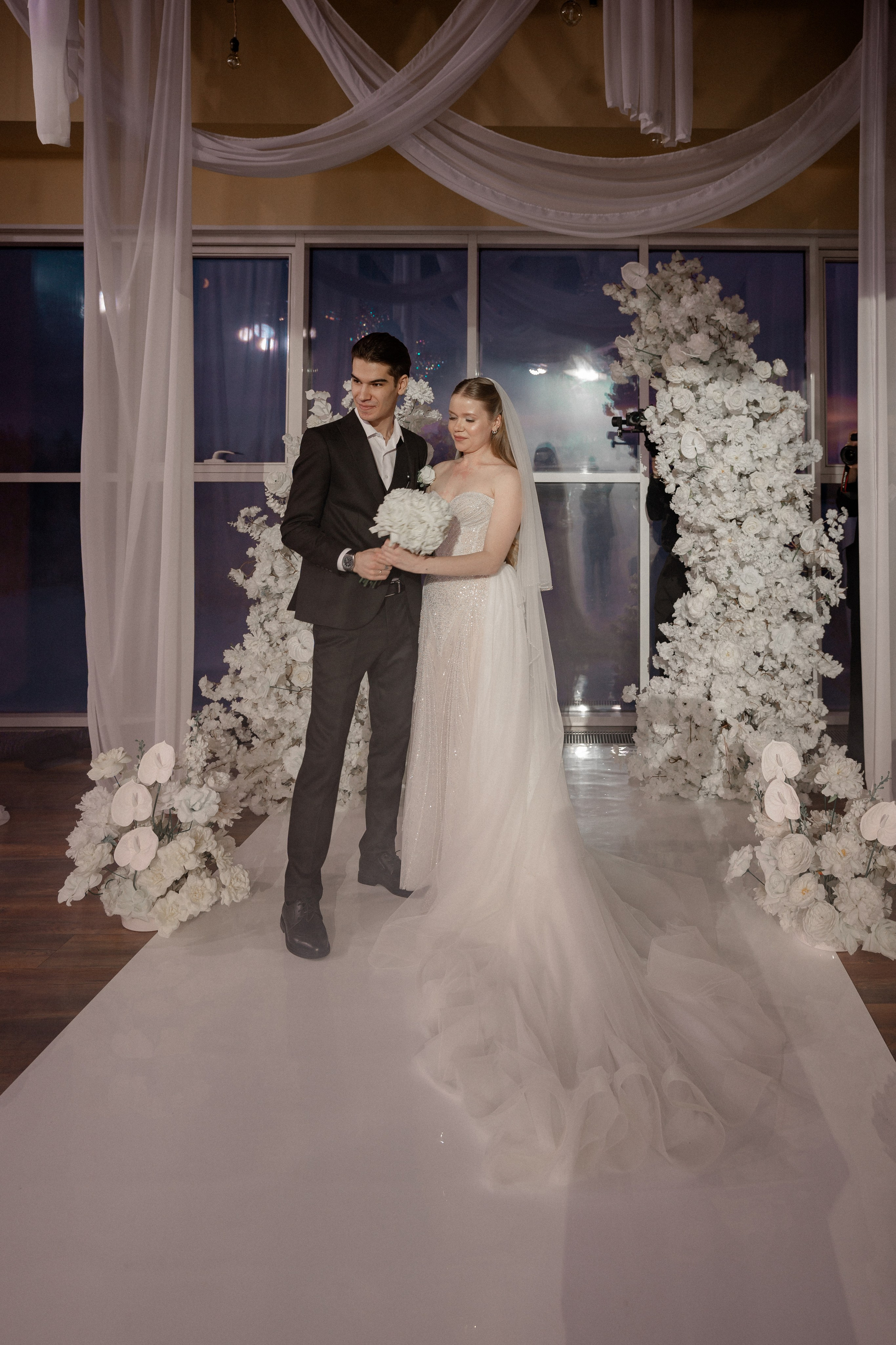 СВАДЕБНАЯ СЬЕМКА СБОРОВ В ОТЕЛЕ И ВЫЕЗД НА ЦЕРЕМОНИЮ (СНЯТО В СИБИРЕ В НИЖНЕВАРТОВСКЕ). Профессиональный фотограф, Санкт-Петербург — Виктория Богомолова