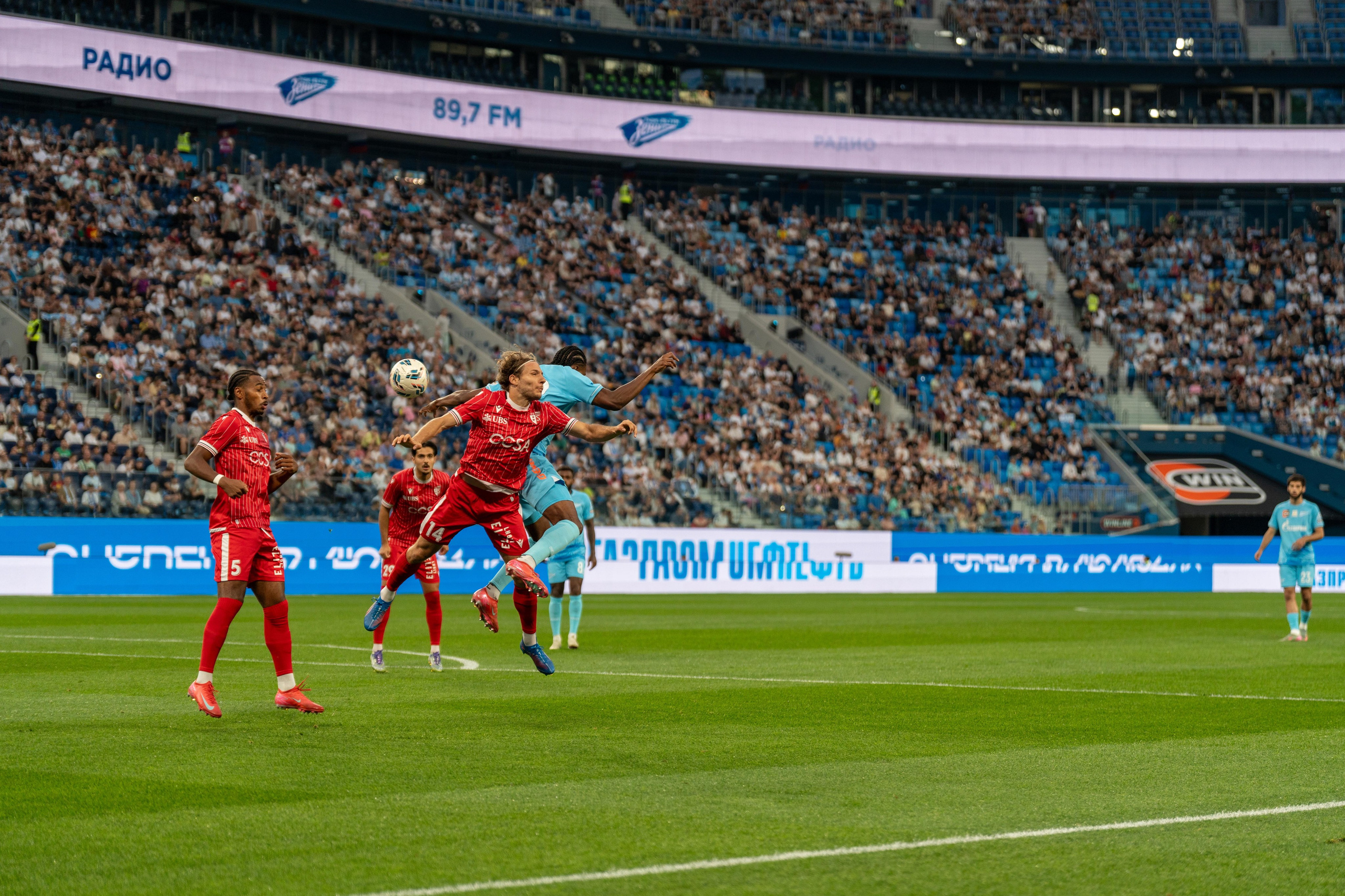 Динамичный кадр матчевой съёмки Зенит – Сьон в Санкт-Петербурге