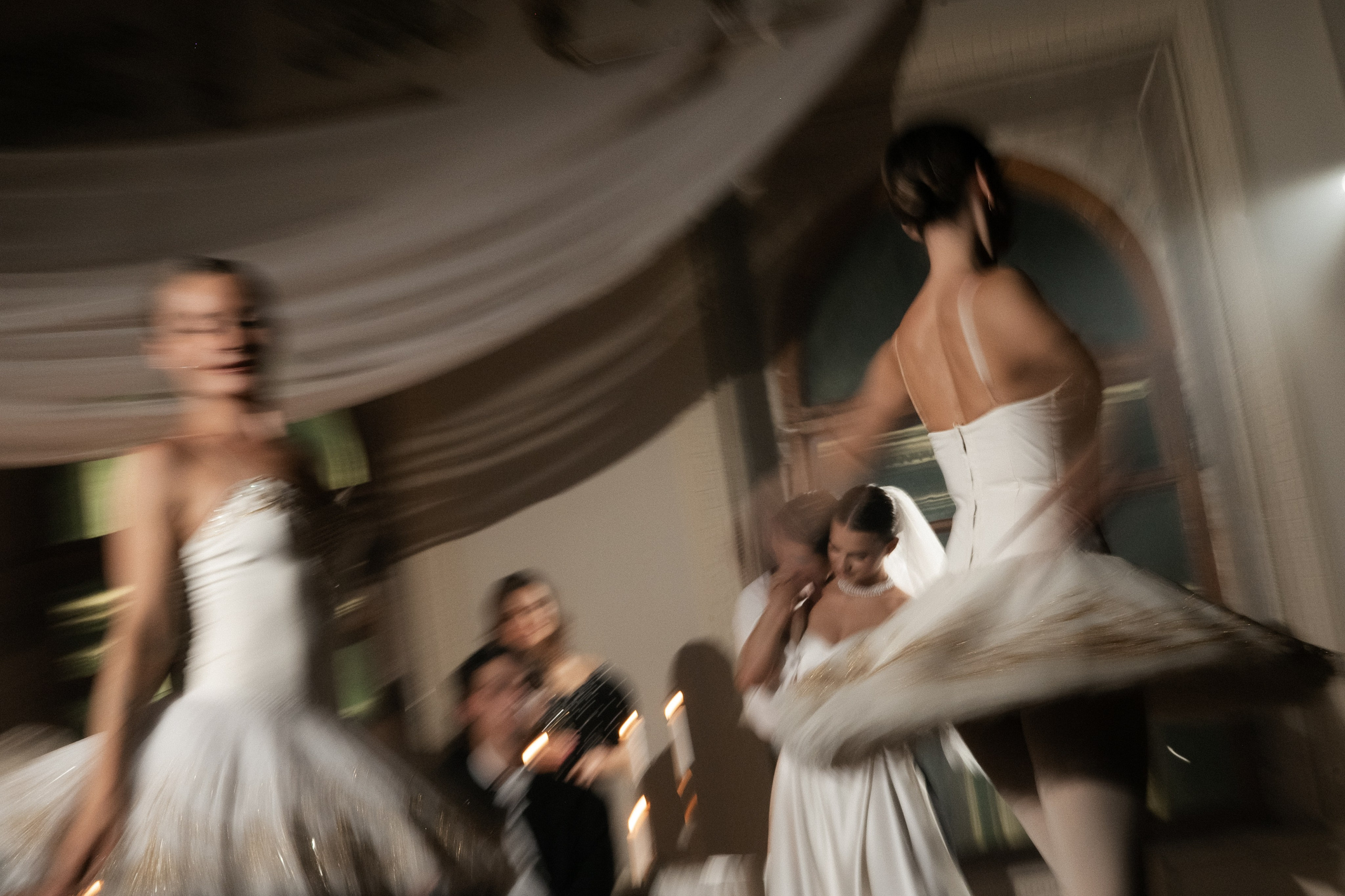 Камерный свадебный ужин при свечах в старинном особняке в фотостудии 21. Kult. Ярослава Ерина — свадебный фотограф в Москве