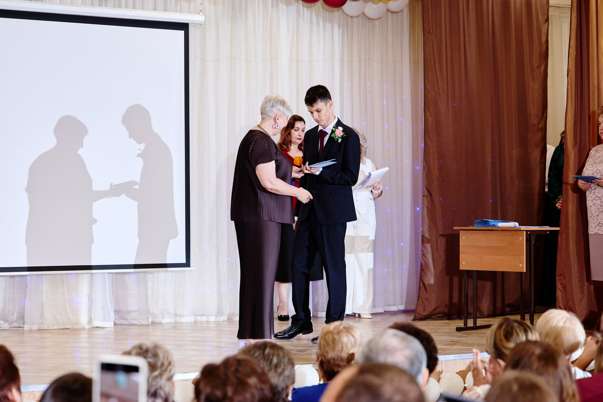 Выпускной 35 Сош. Фотограф Выпускные альбомы Таганрог Сергей Коробченко