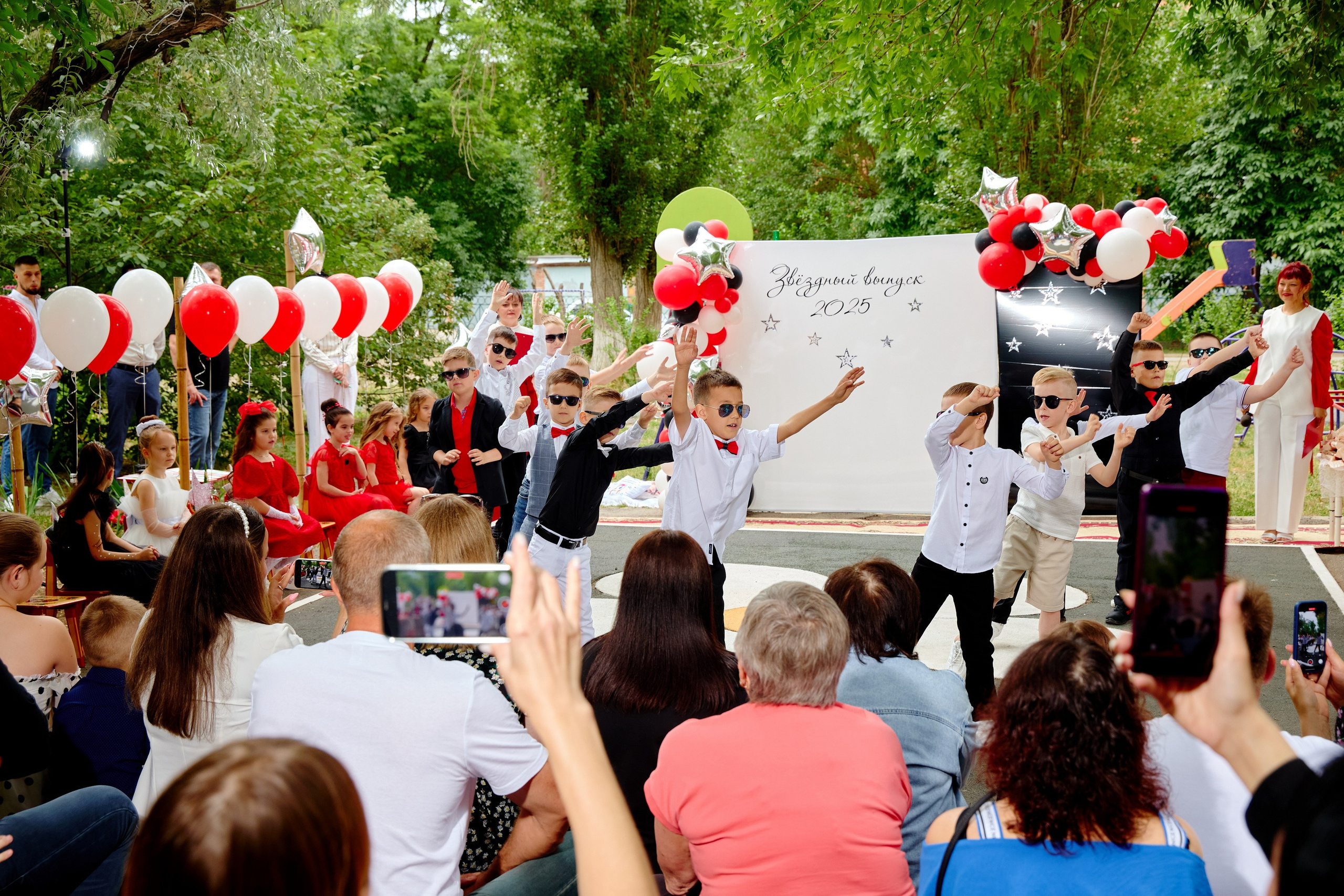 Выпускной 45 сад. Фотограф Выпускные альбомы Таганрог Сергей Коробченко
