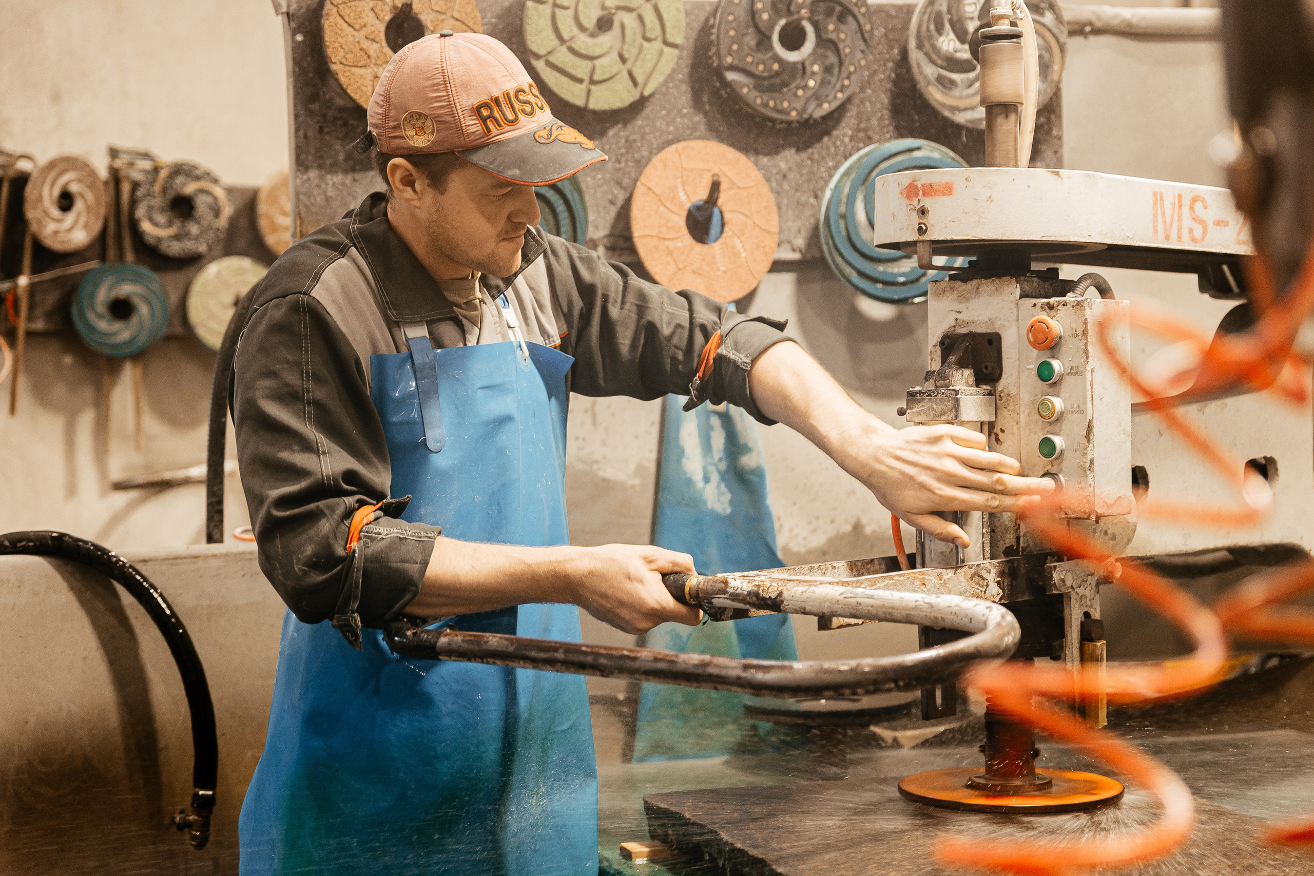 Камнеобрабатывающий завод. Ваш самый лучший фотограф!