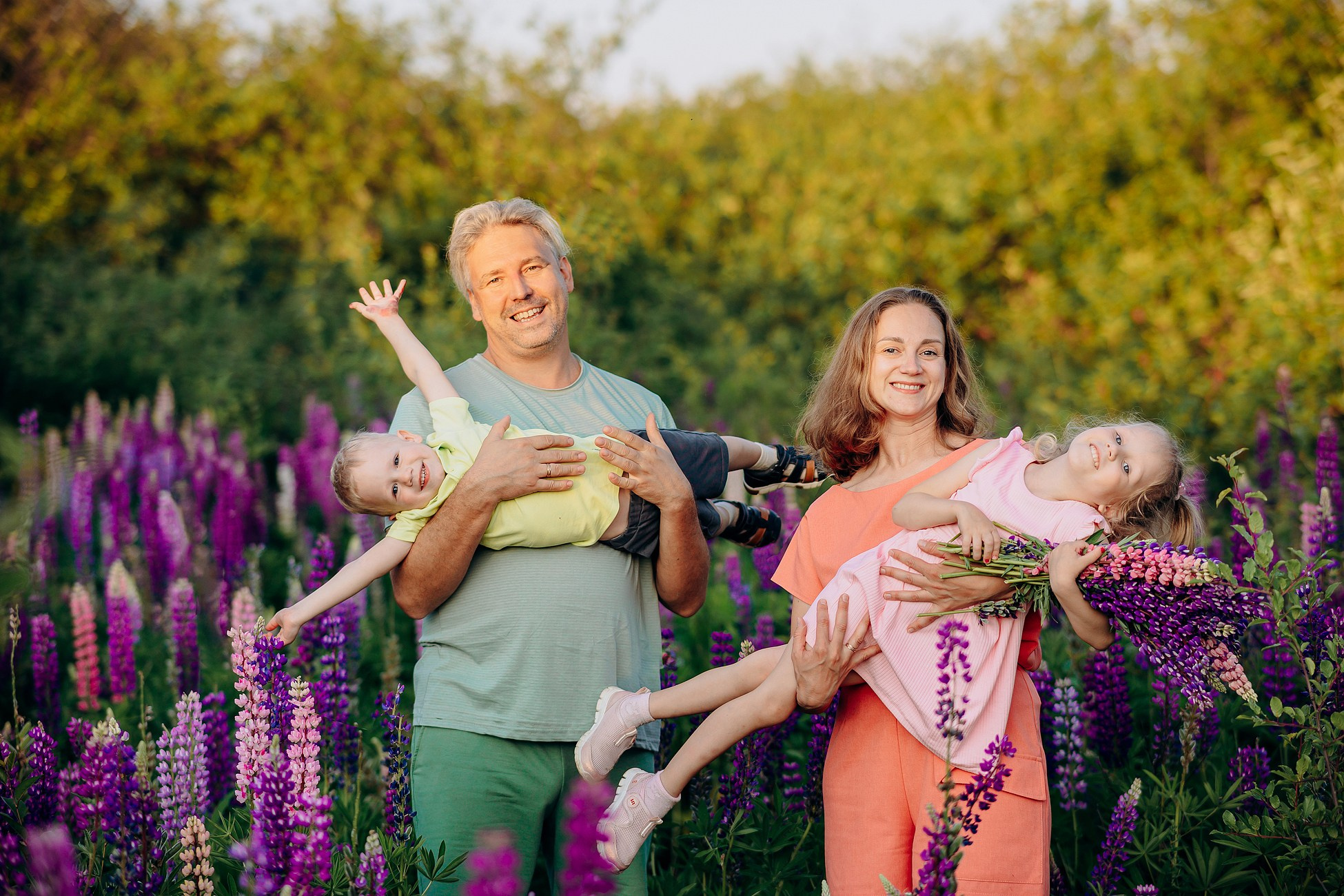 Прогулка в люпиновом поле. Семейный фотограф в Пензе Мария Левина