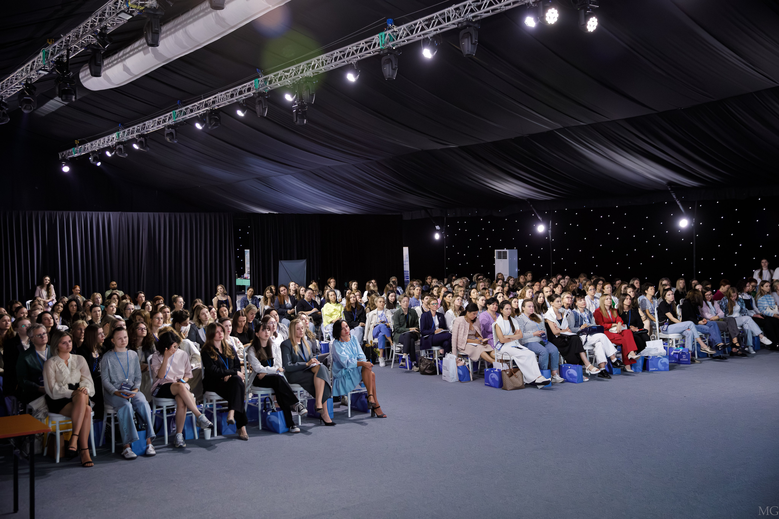 Конференция Гигиена и Профилактика. Маша Гонтарь Семейный домашний репортажный фотограф в Санкт-Петербурге