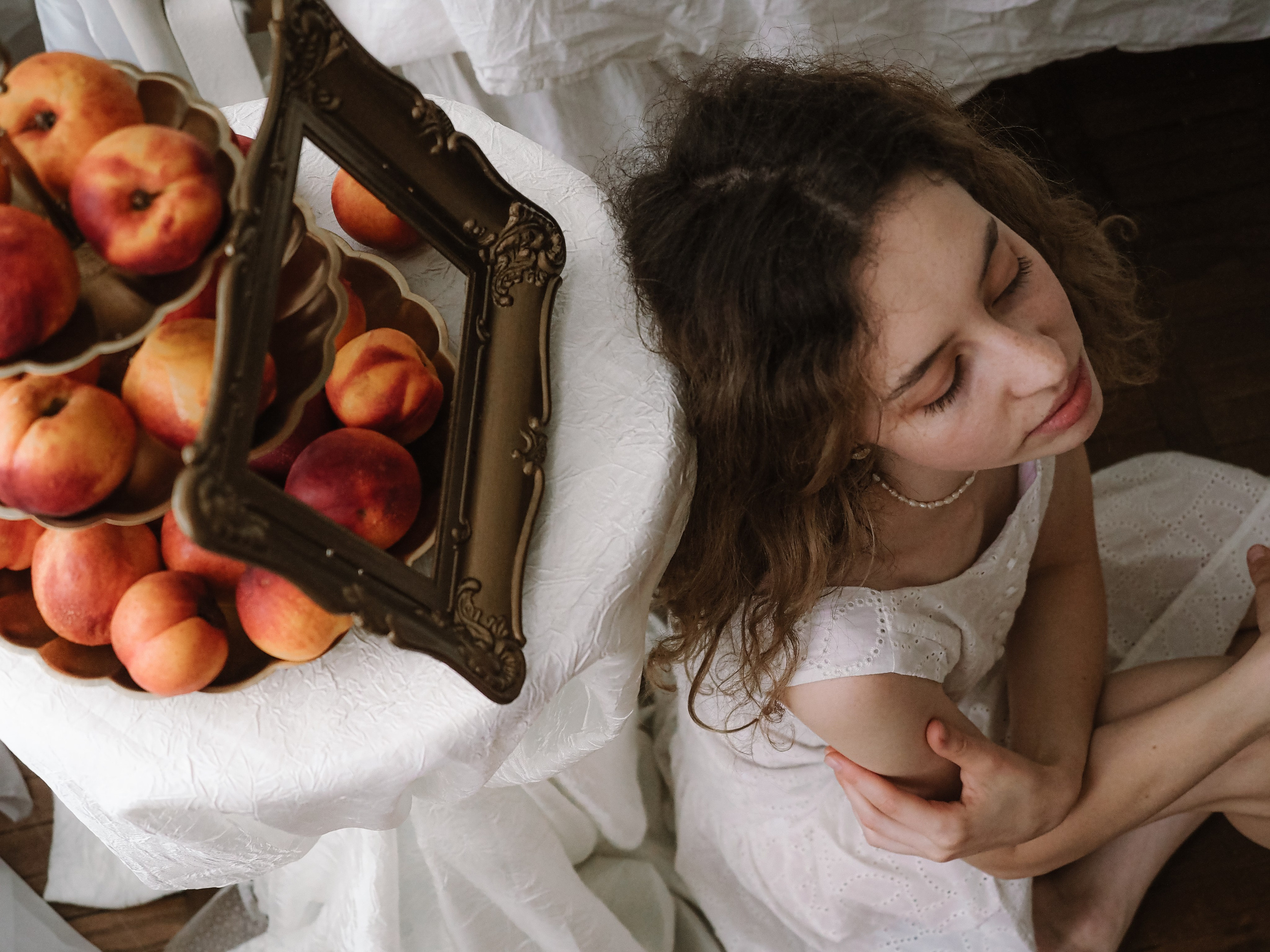 Утро и аромат персиков. Фотограф Рязань. Семейный Свадебный фотограф