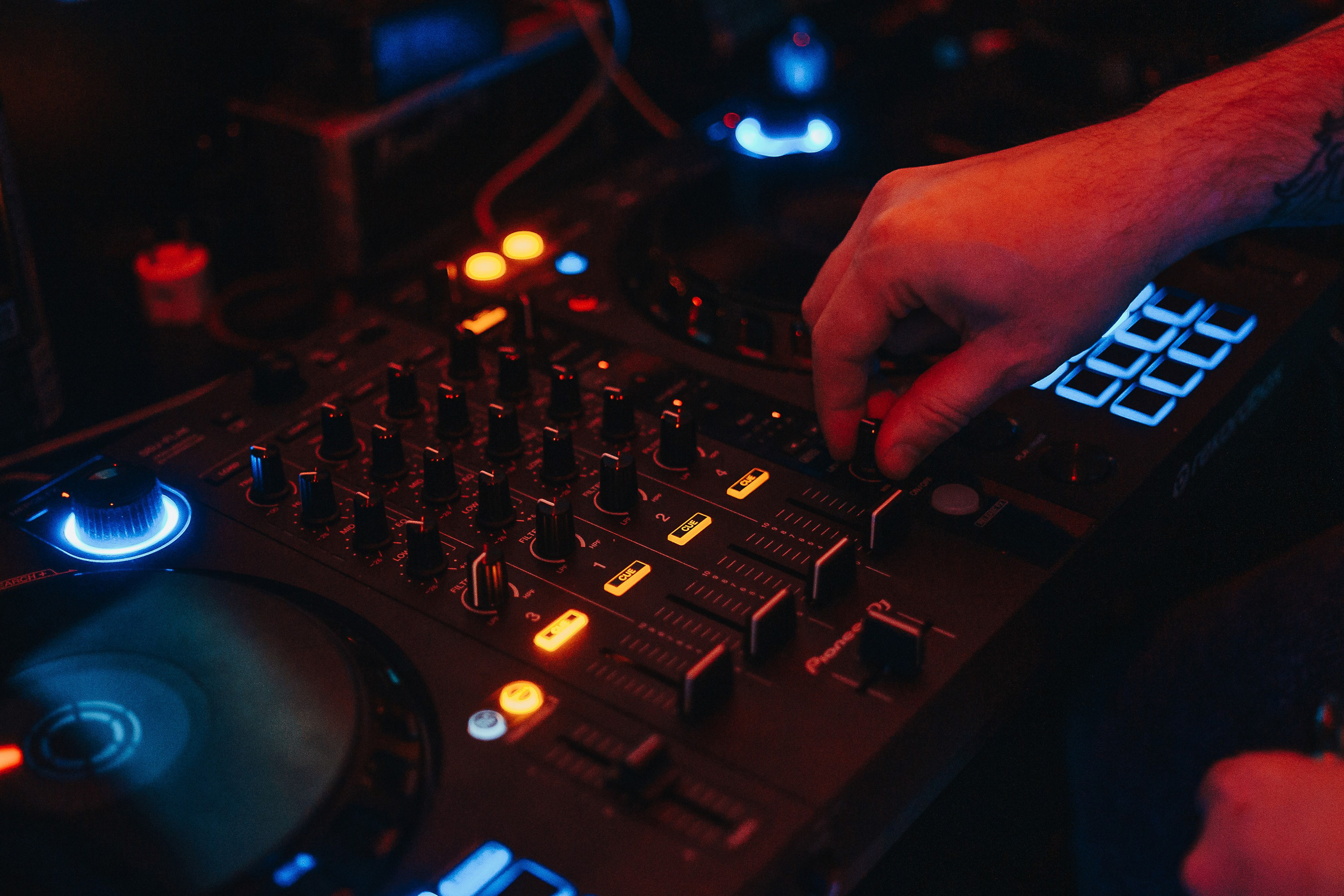 KOSMOS. Репортажный (Event) фотограф в Барнауле | Даниил Маркин | Качество и вайб