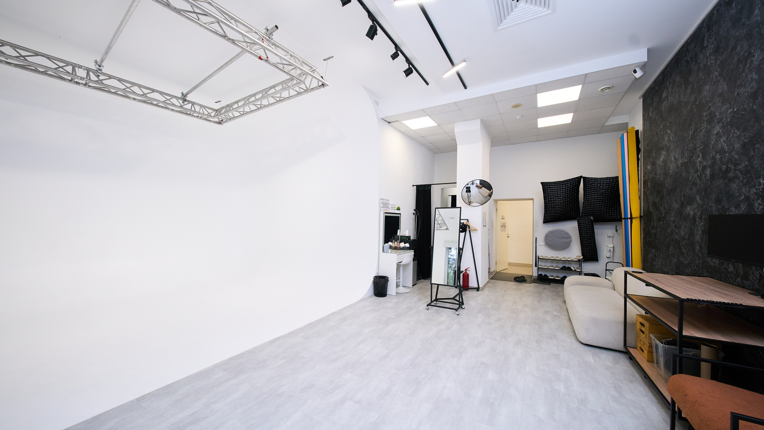 GLOW STUDIO| Профессиональная фотостудия в центре Екатеринбурга