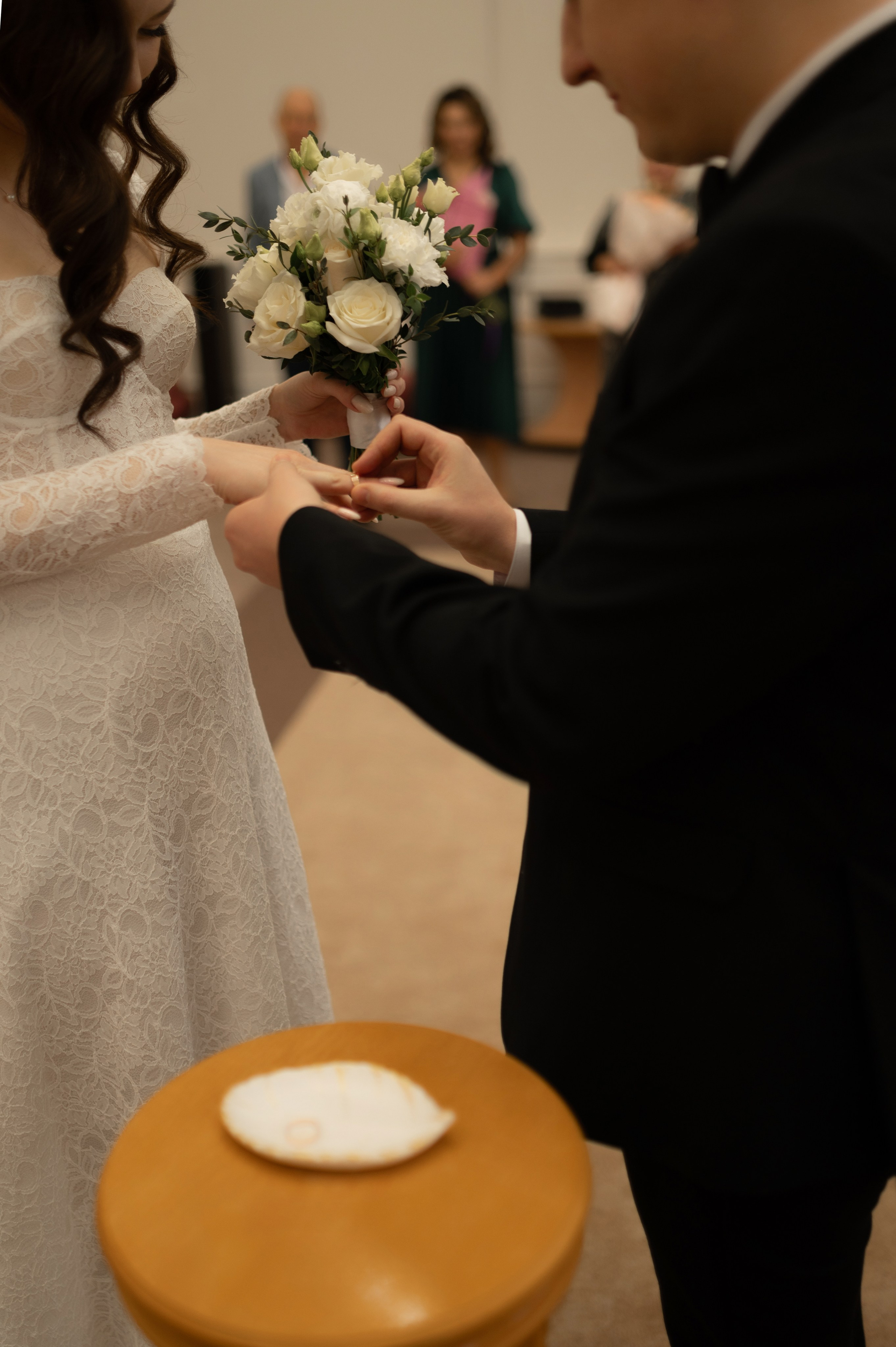 «И вот теперь остаются эти три: вера, надежда, любовь. Но величайшая из них — любовь». Твой личный проводник к красивым фотографиям в Старом Осколе