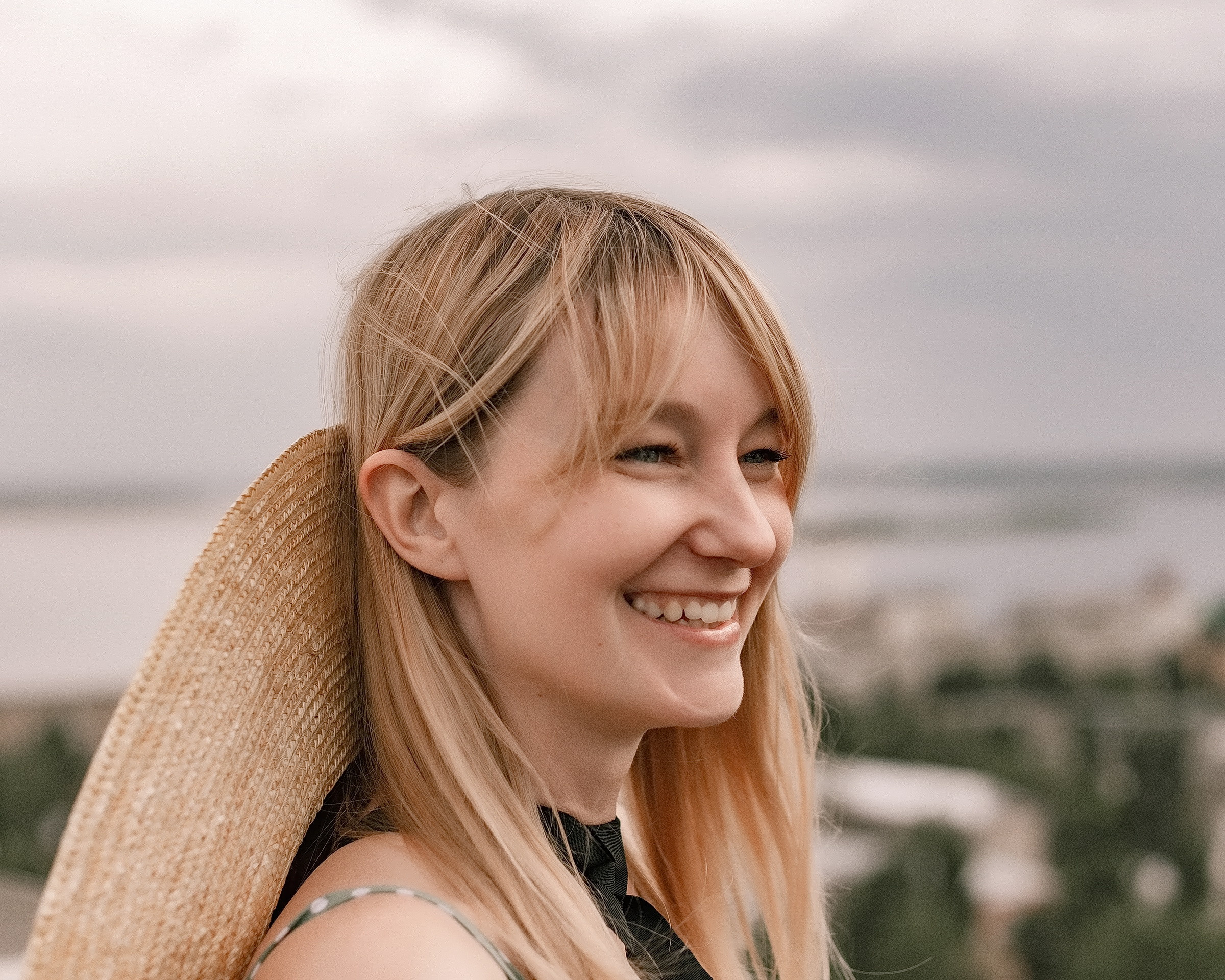 Над городом. Фото прогулка. Лето. Женский портрет. Фотограф Софья Васильковская