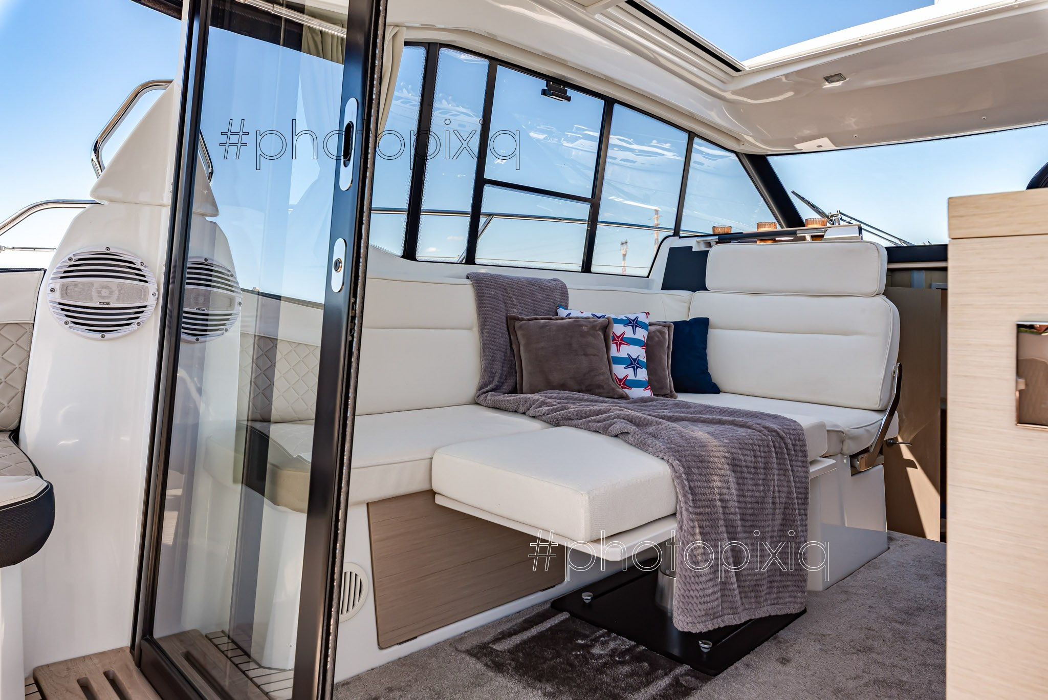 Фотосъёмка яхты Jeanneau NC 33 для брокера. Интерьерная съёмка и виртуальные туры — Интерьерный фотограф Кузнецов Сергей (photopixiq)