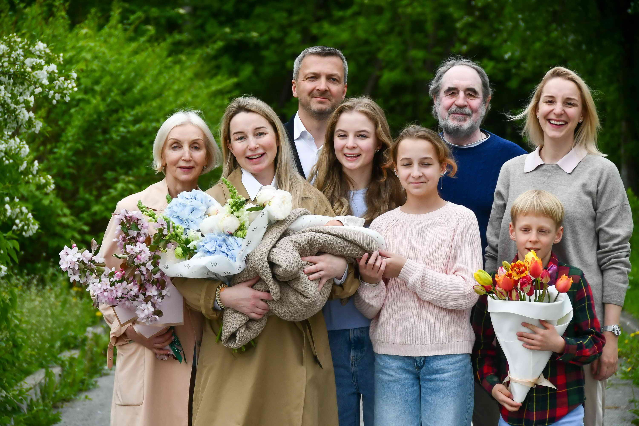 Выписка из роддома. Гуляния. Репортажный и детский фотограф в Новосибирске