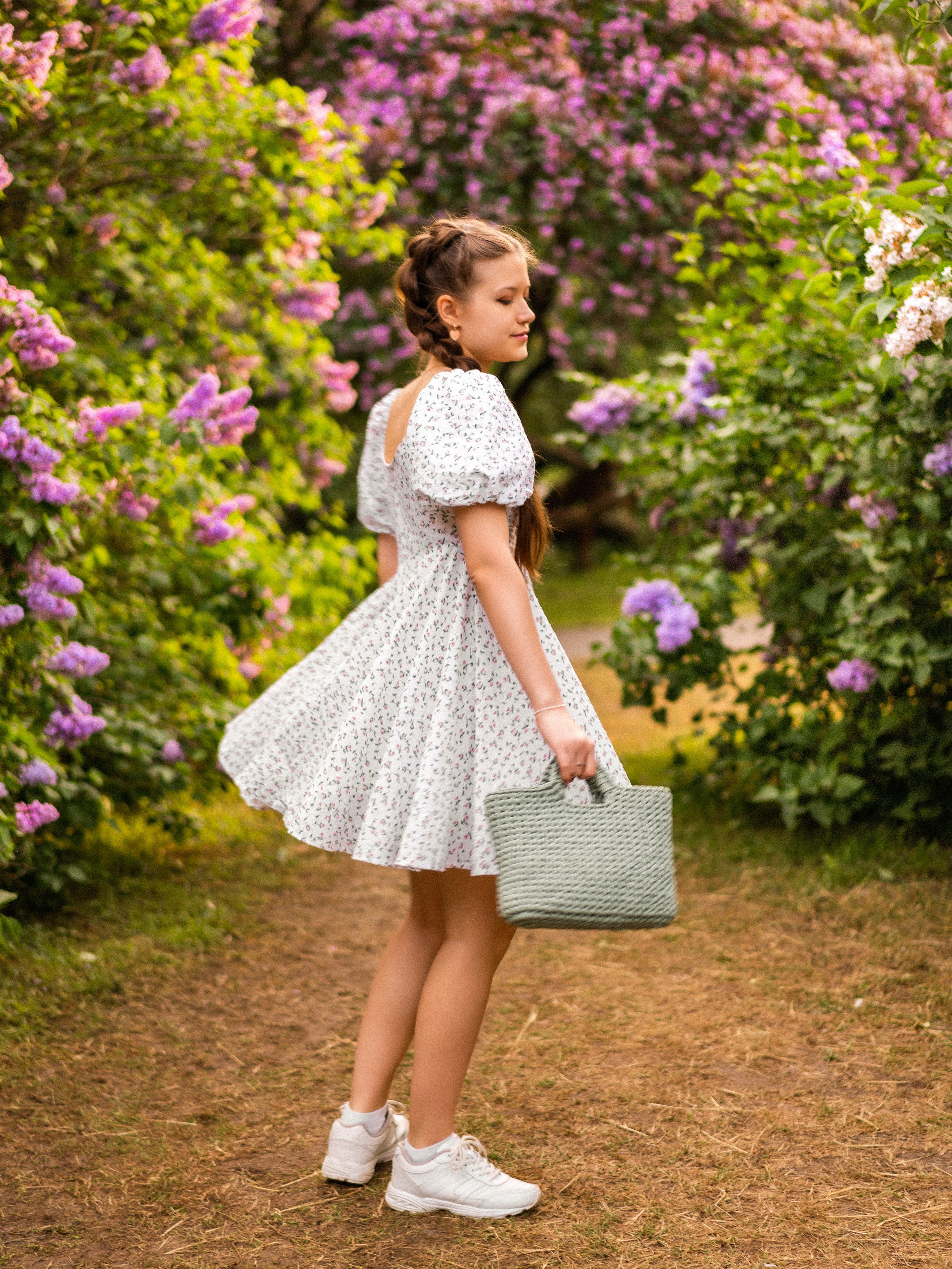 Ольга — фотосессия в сиреневом саду. Фотограф Москва