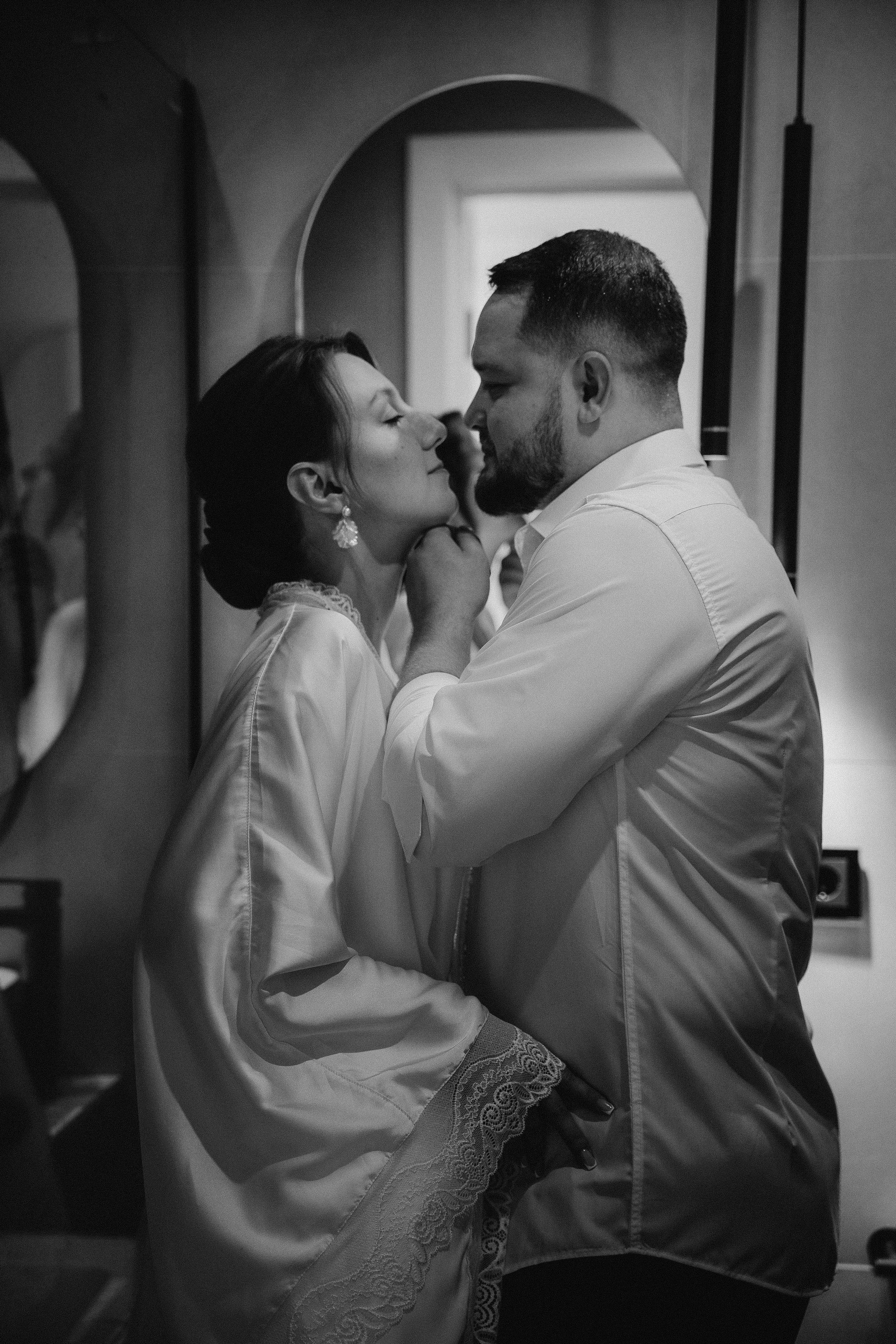 Утро невесты и свадебная фотосессия на теплоходе по Москве-реке