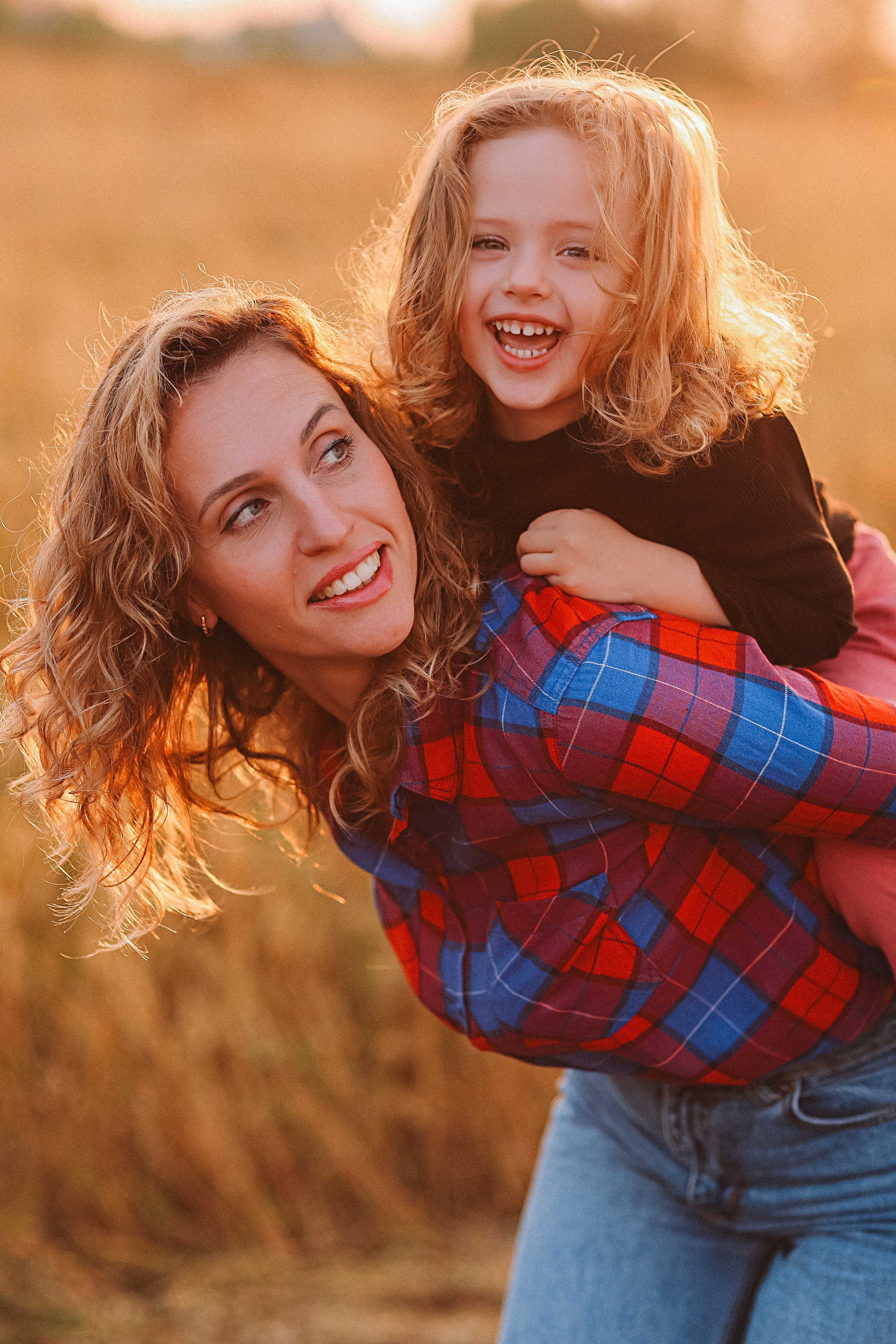 Поле. Семейный фотограф Тюмень, фотограф на роды Салмина Мария
