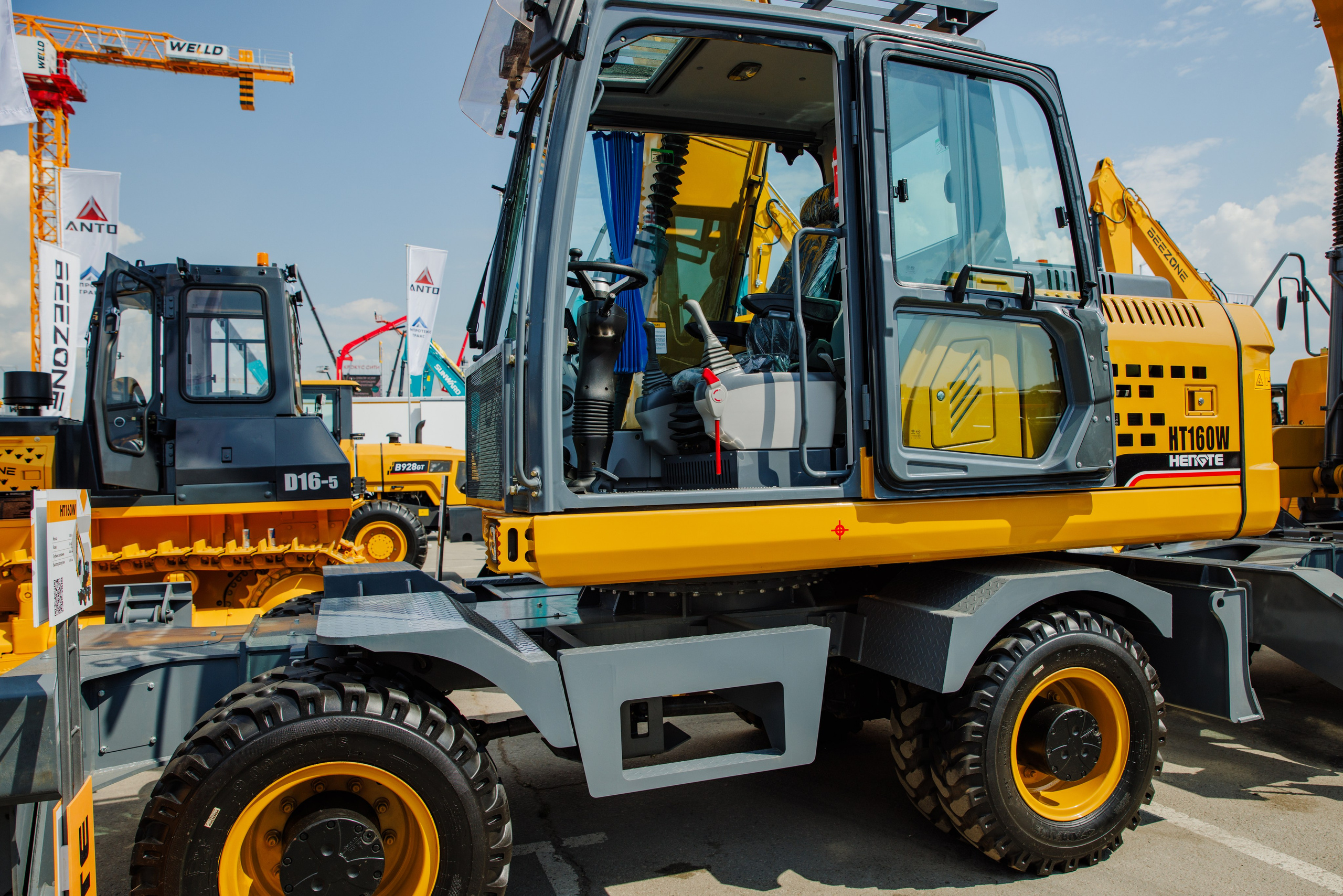 Выставка Спец. Техники. Фотограф Москва Шептаев Артём